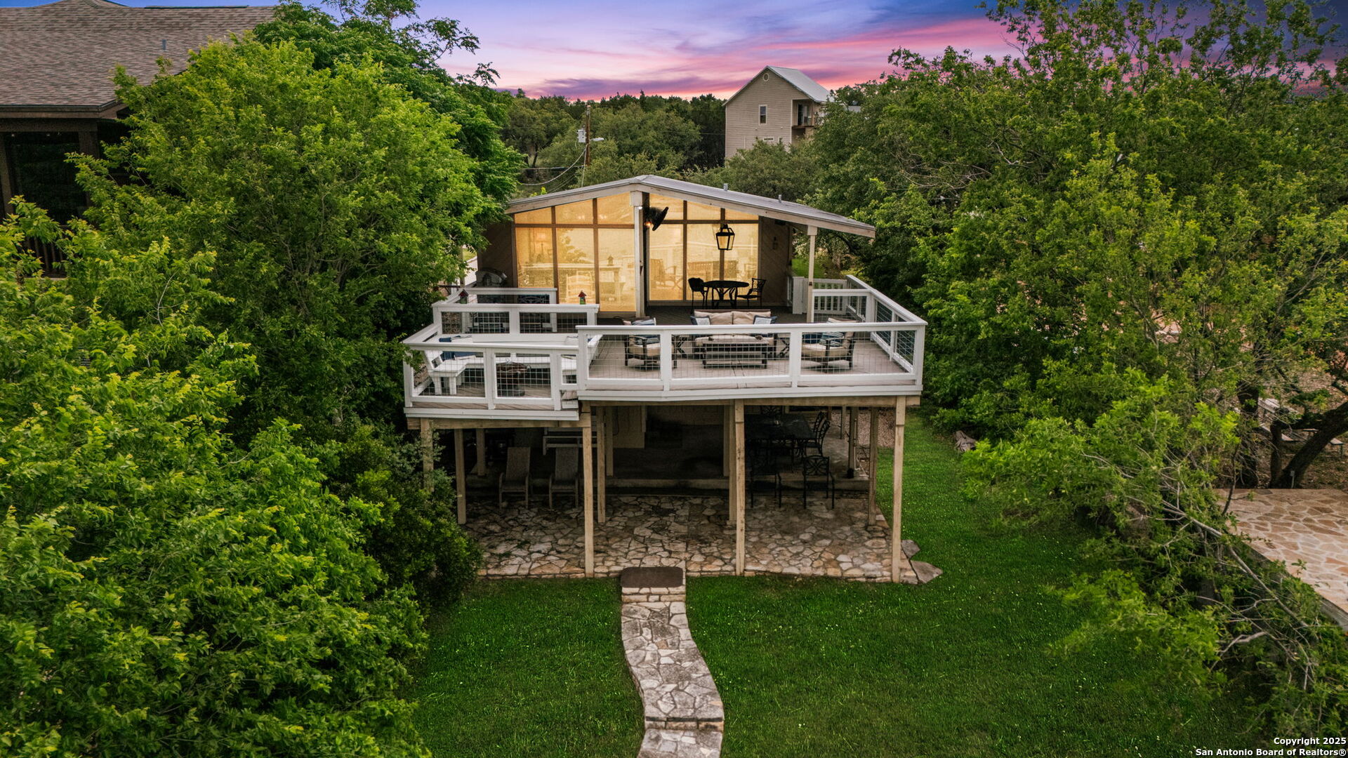 1074 Lakebreeze
