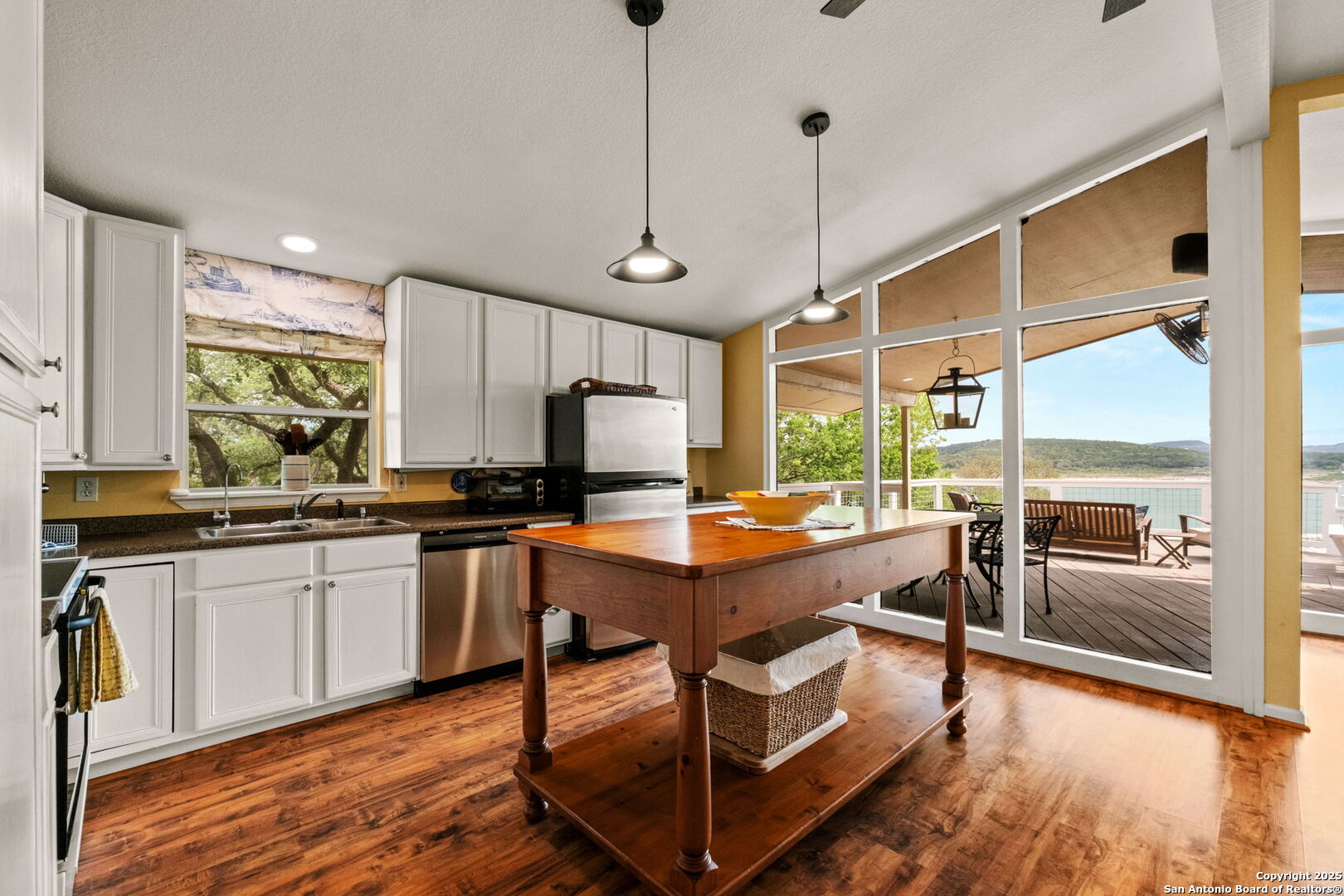 1074 Lakebreeze