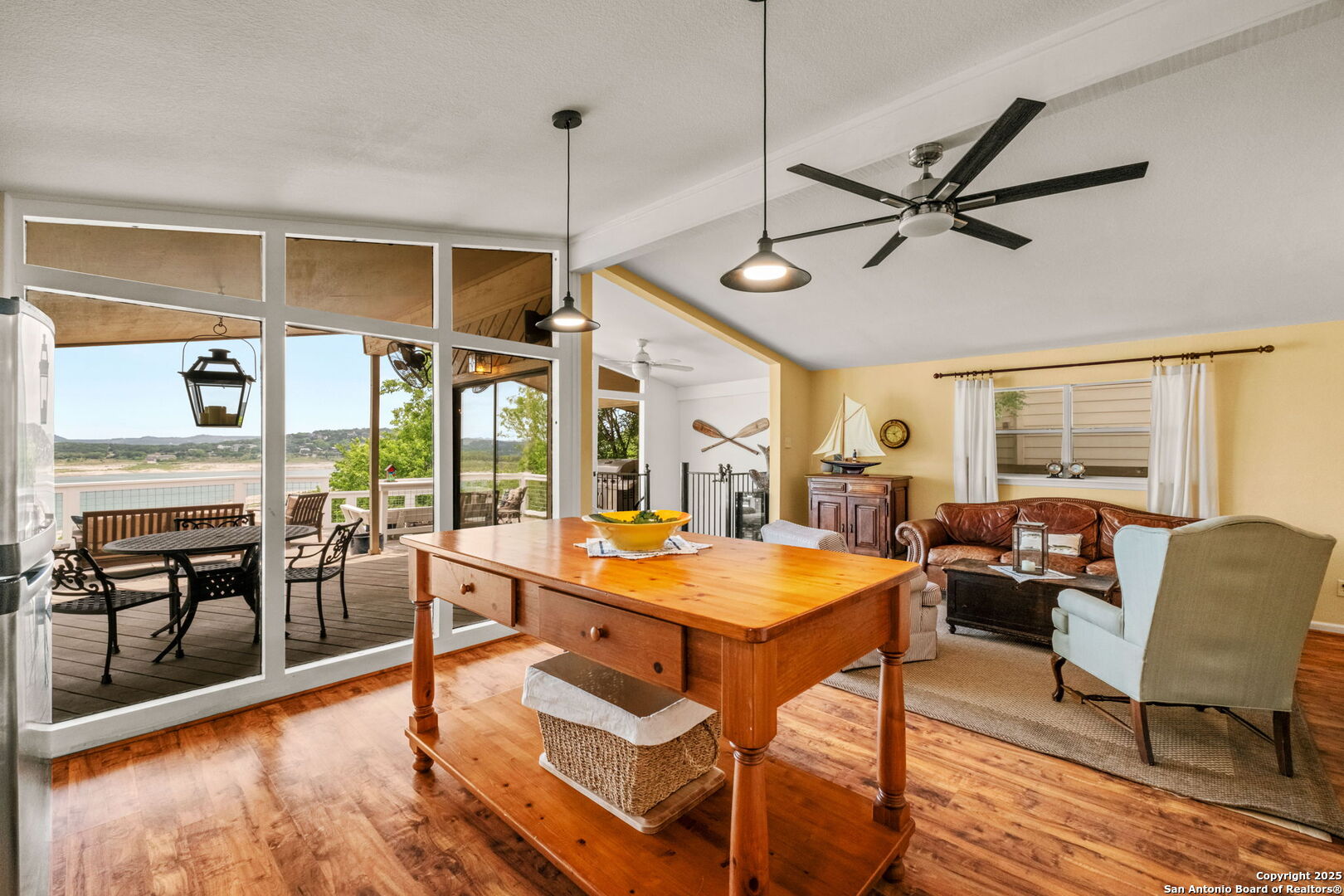 1074 Lakebreeze