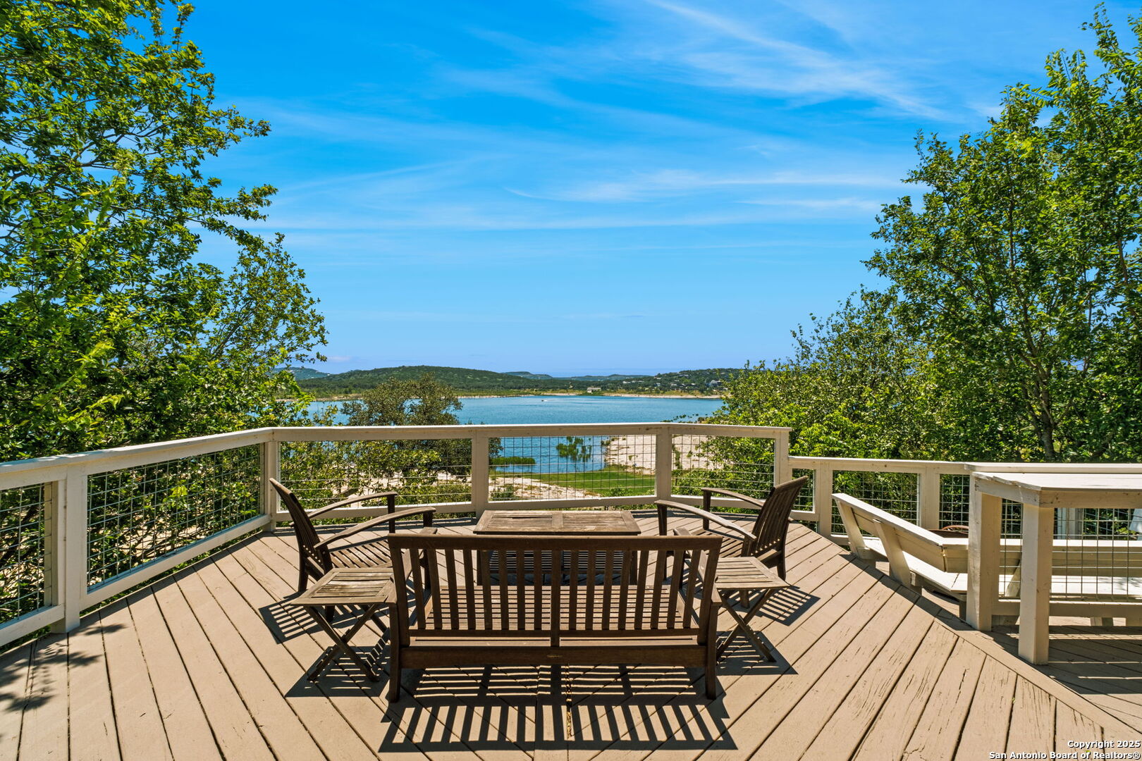 1074 Lakebreeze