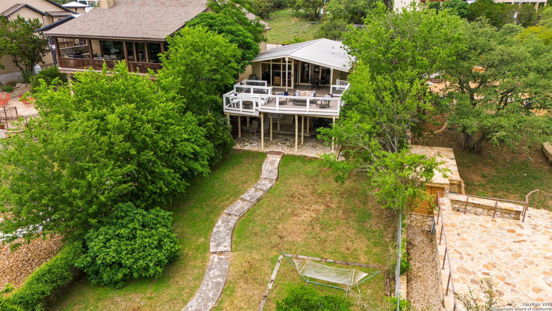 1074 Lakebreeze