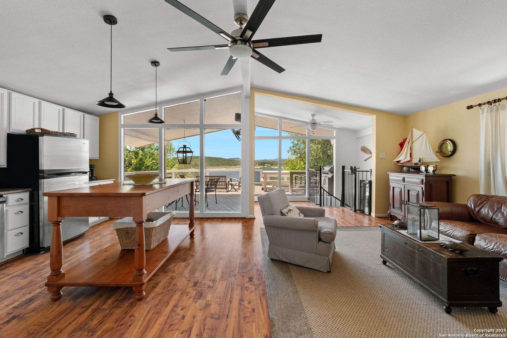 1074 Lakebreeze