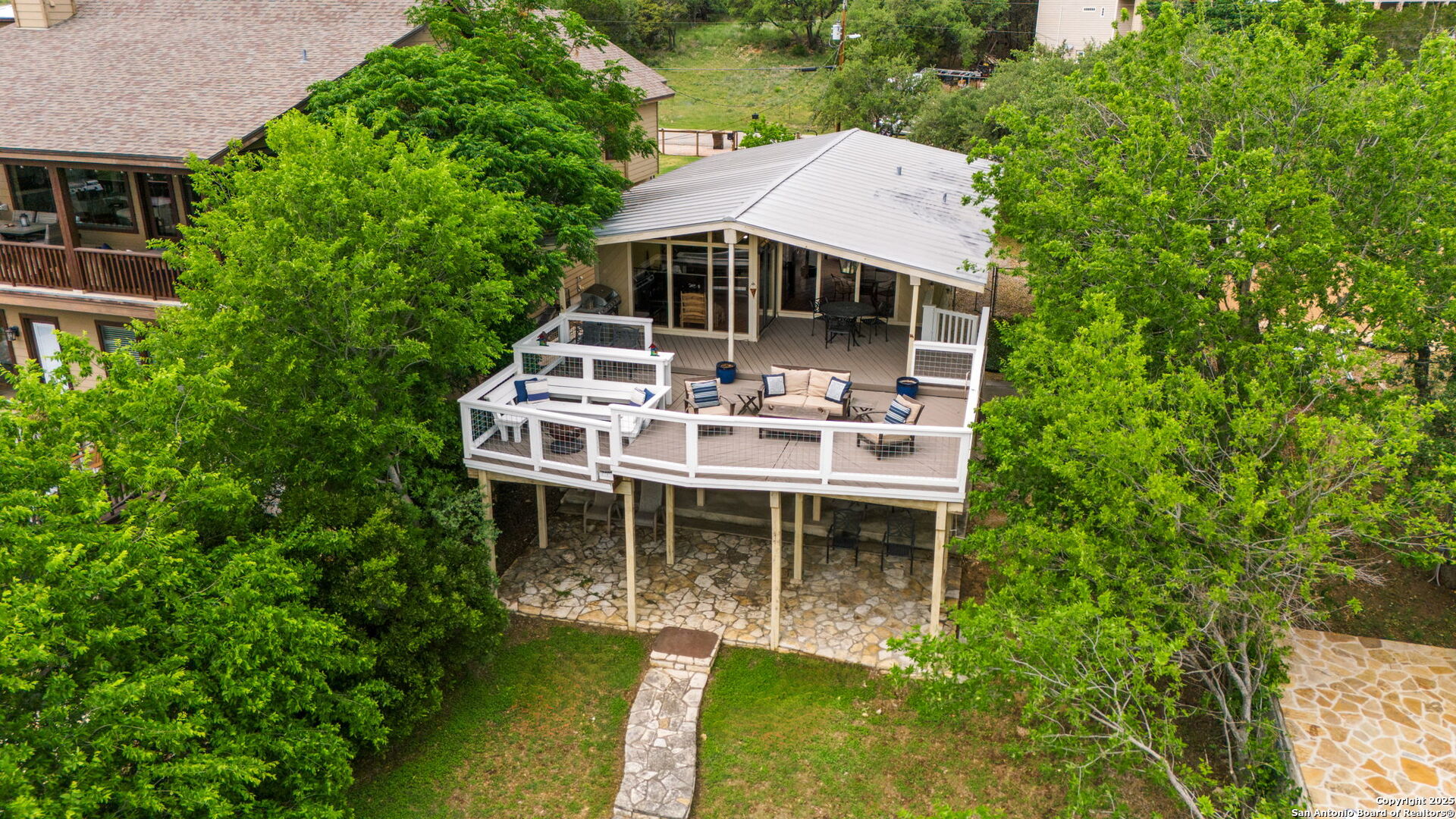 1074 Lakebreeze