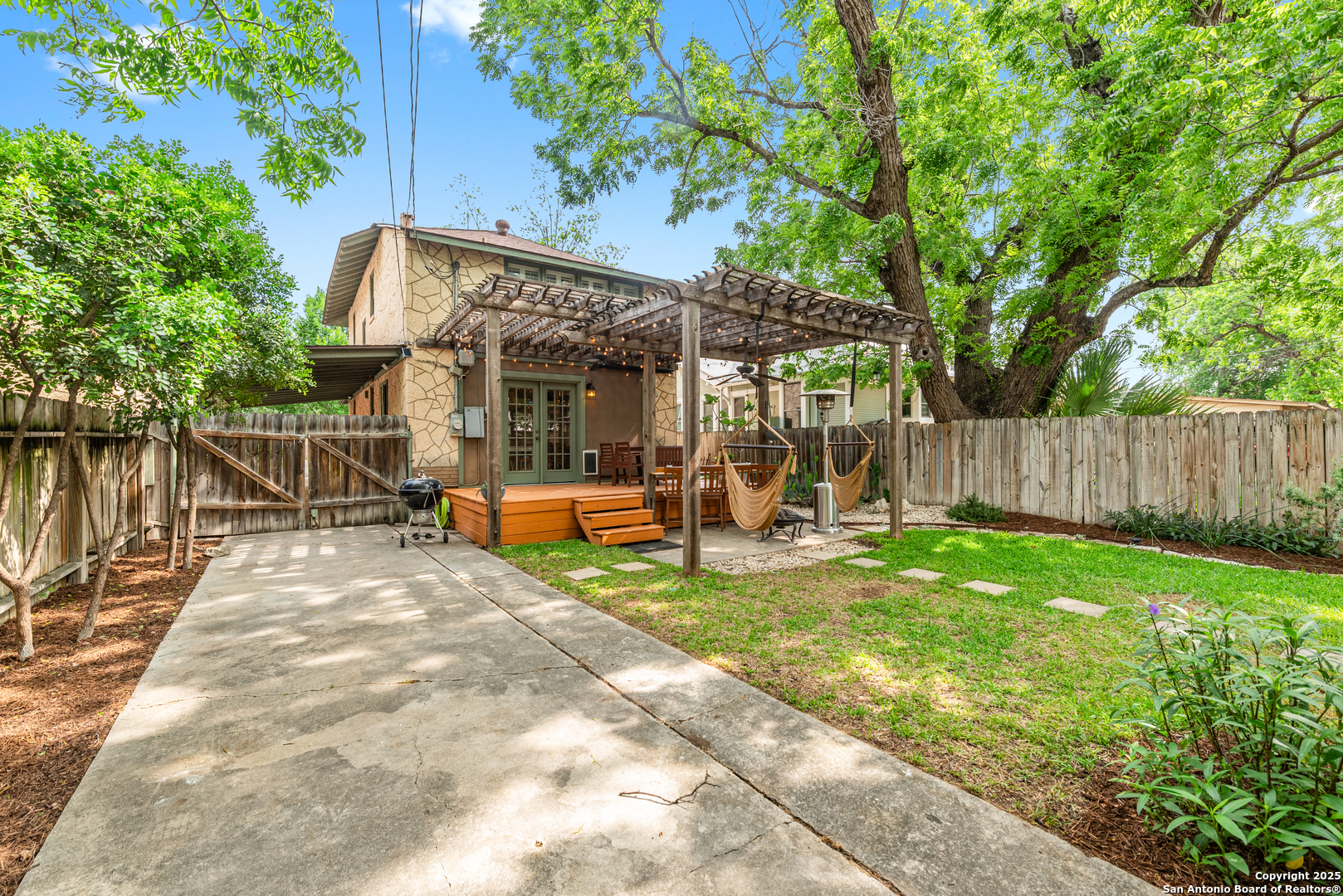 526 W SUMMIT
