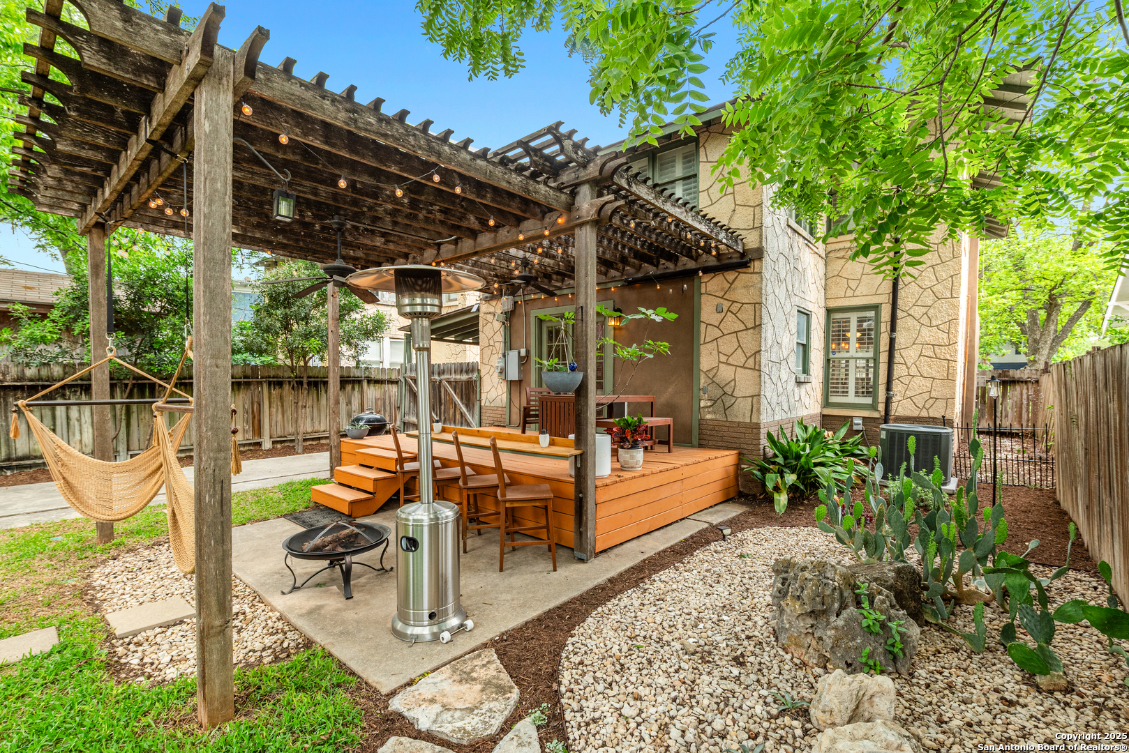 526 W SUMMIT