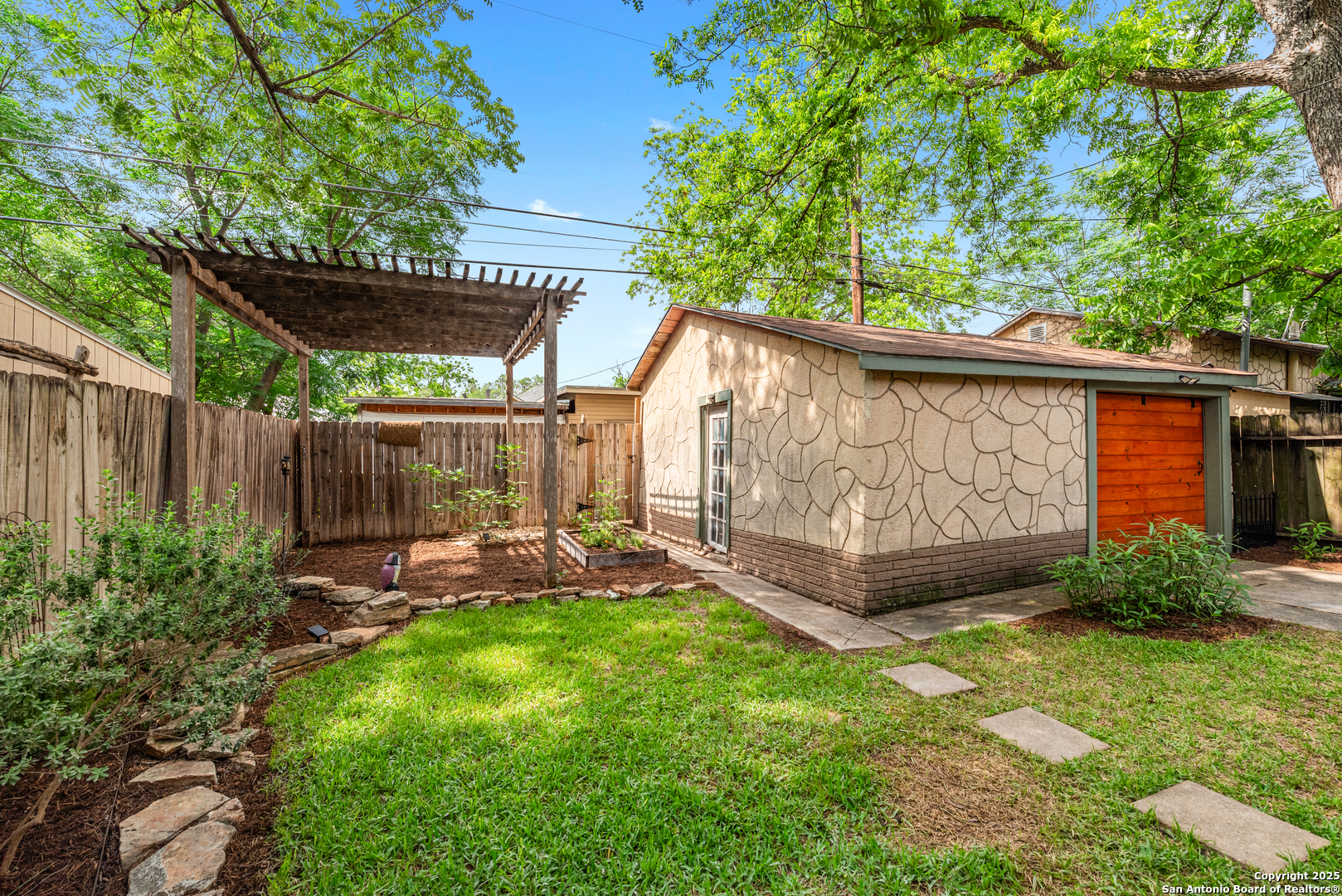 526 W SUMMIT