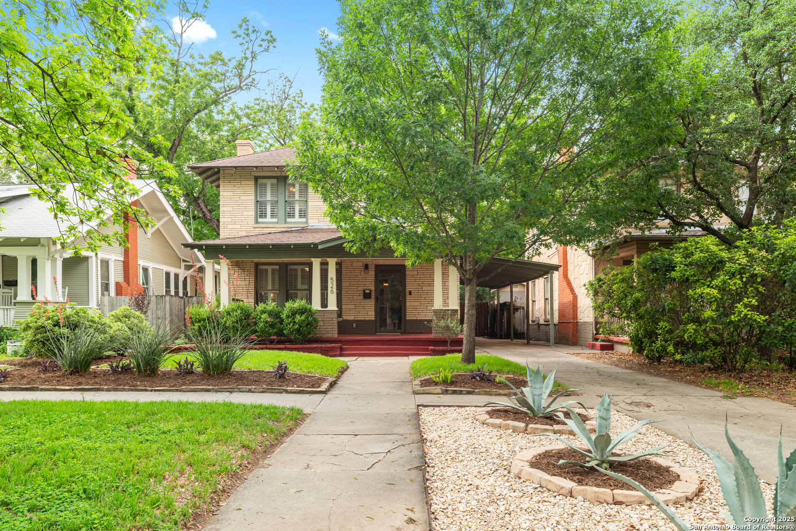 526 W SUMMIT