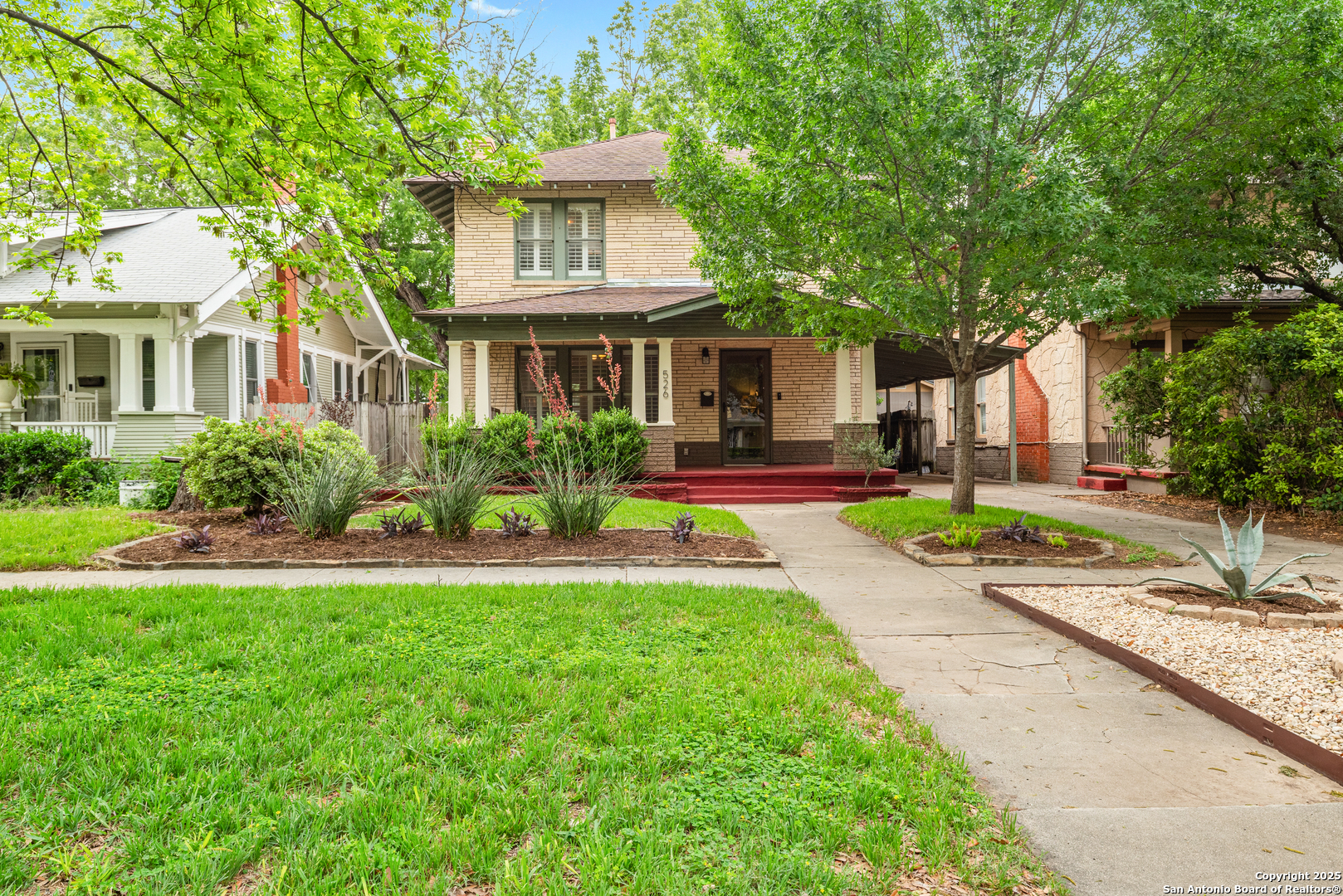 526 W SUMMIT