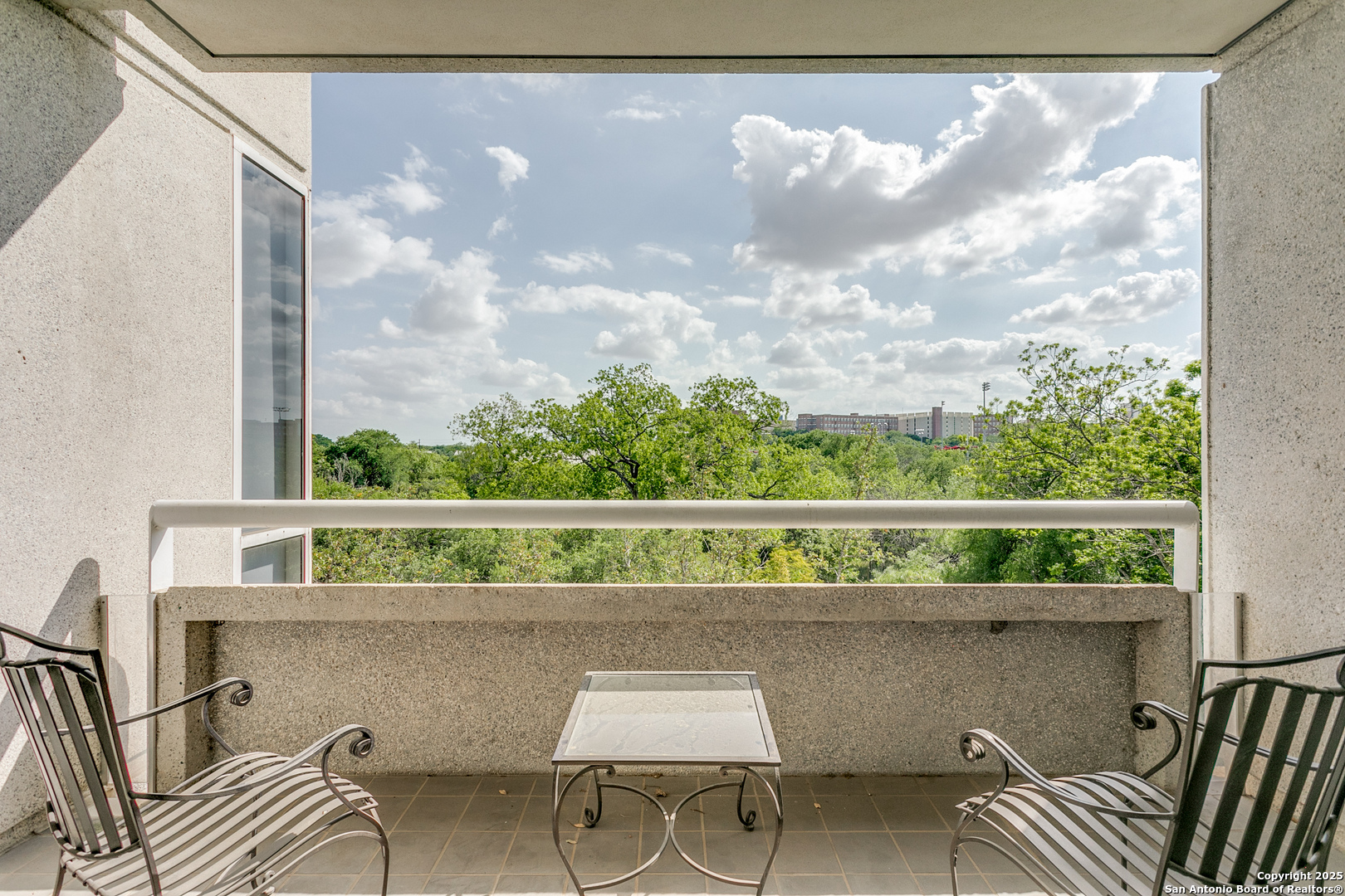 200 Patterson APT 3