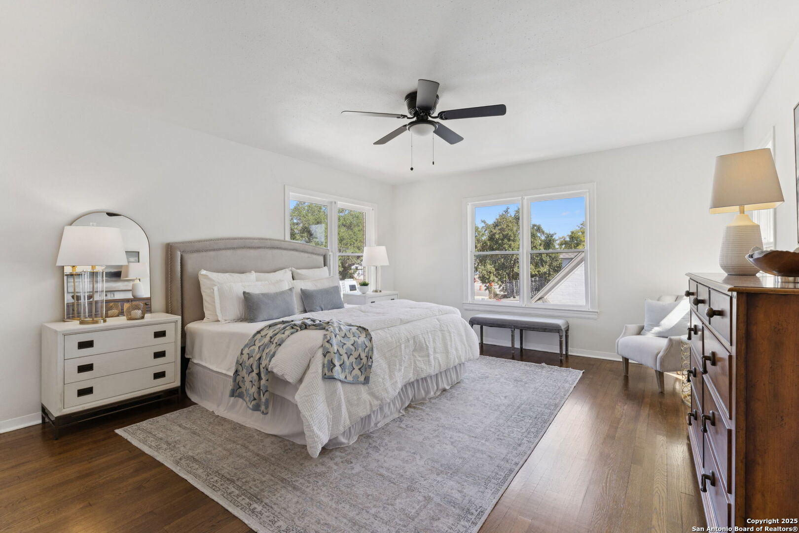 2112 W Gramercy