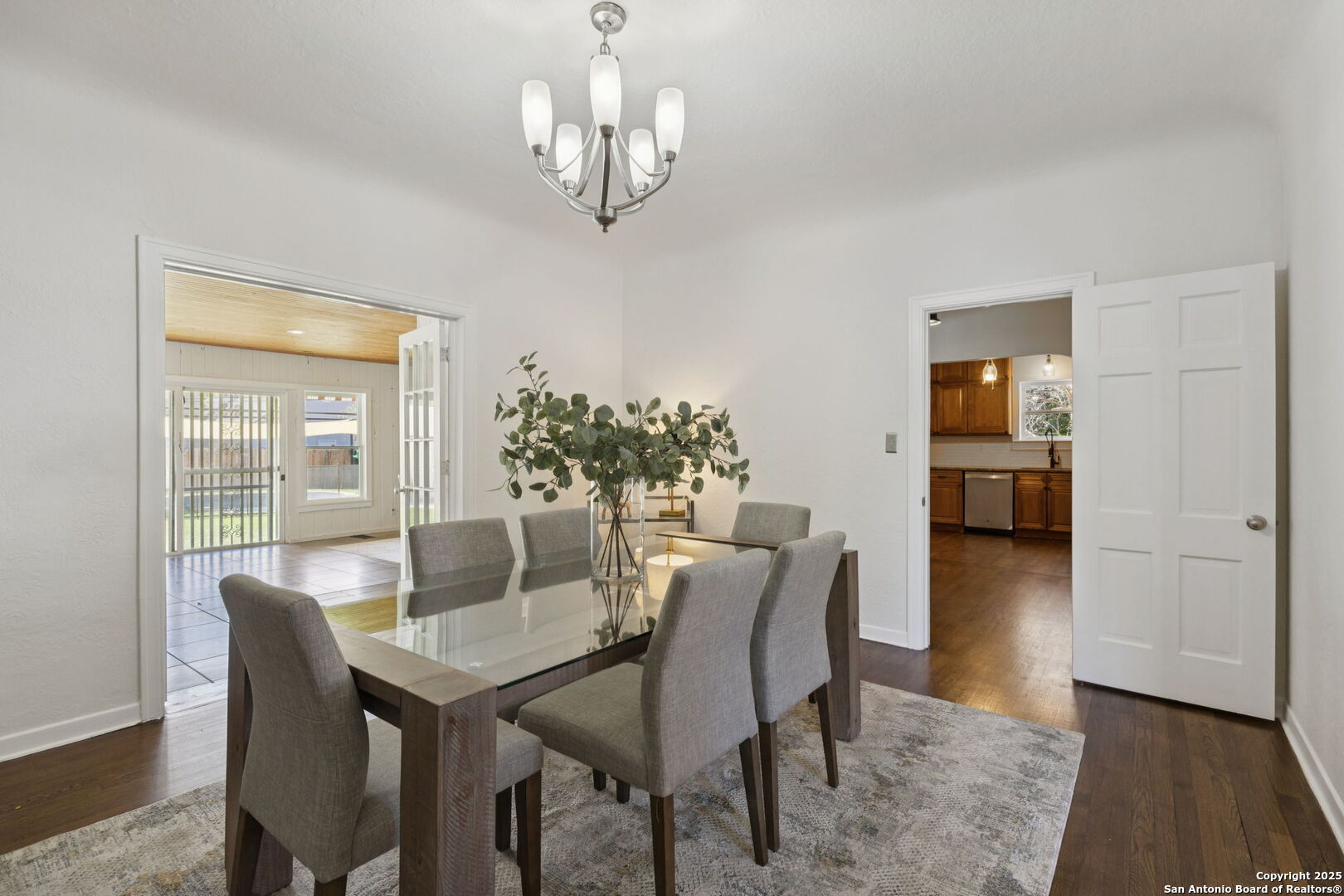 2112 W Gramercy