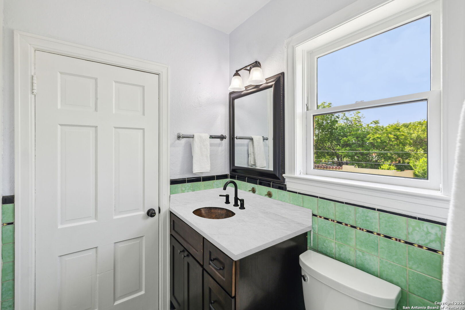2112 W Gramercy