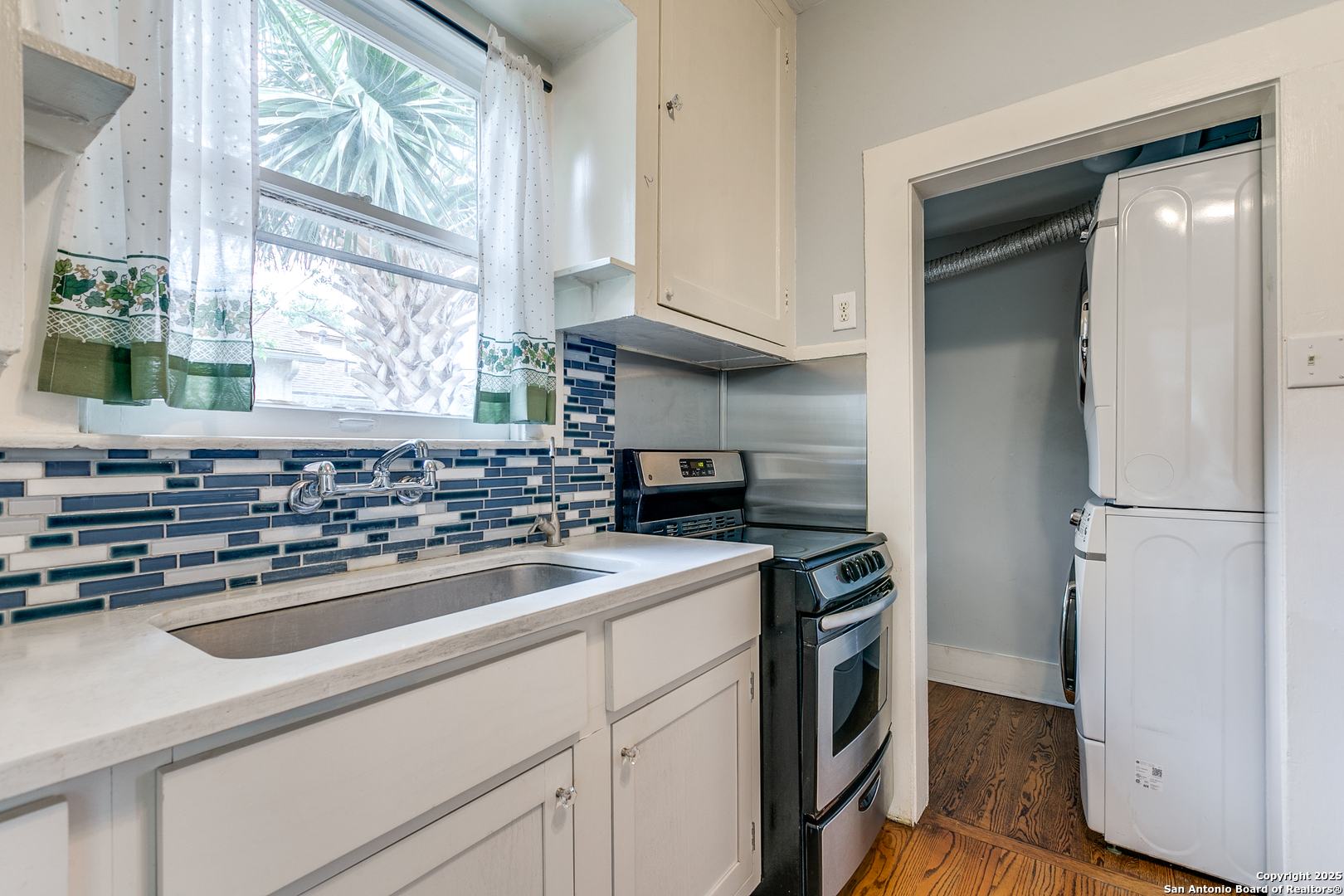 222 Redwood