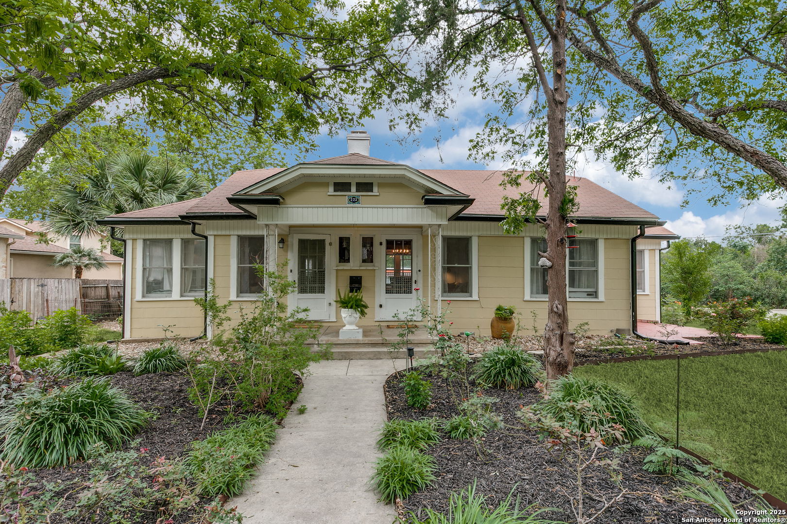 222 Redwood