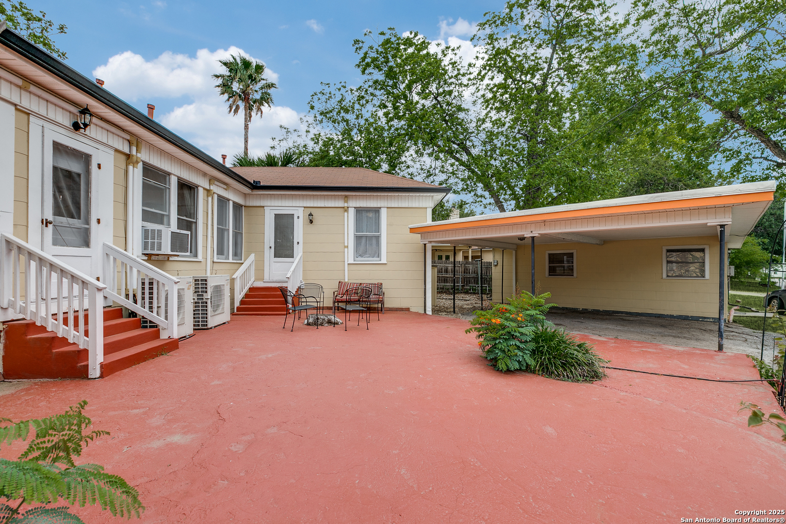 222 Redwood