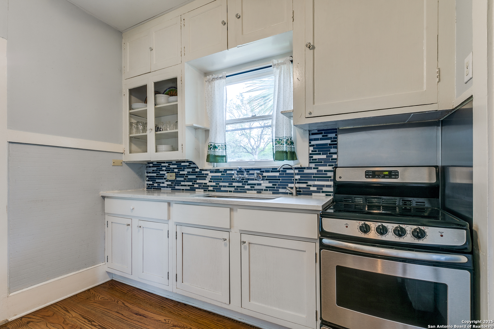 222 Redwood