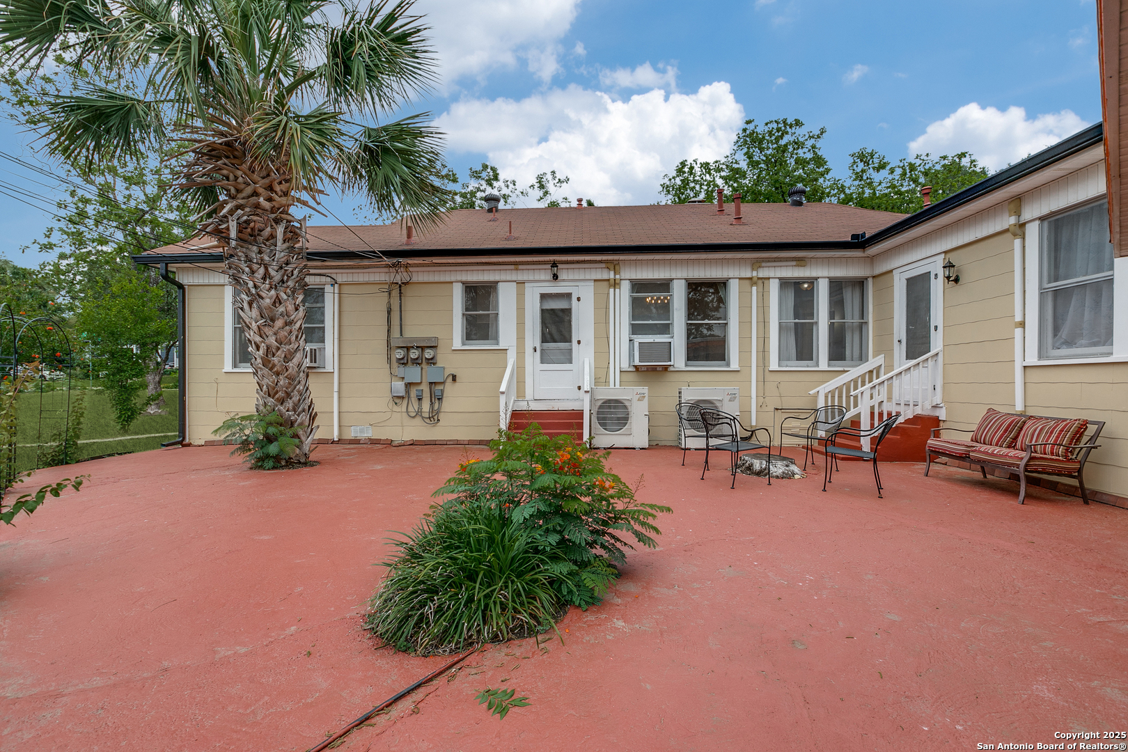 222 Redwood