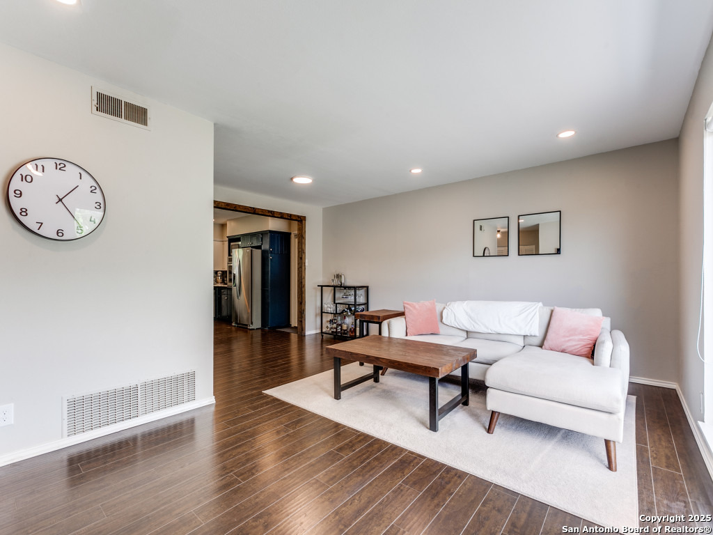4010 Midvale