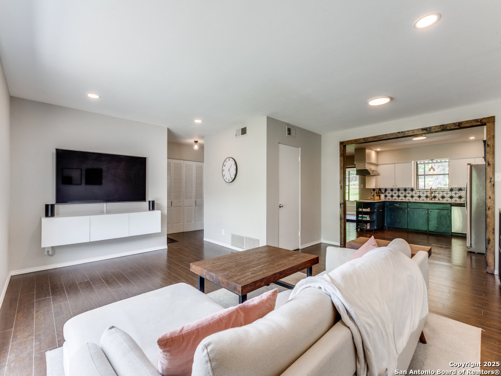 4010 Midvale
