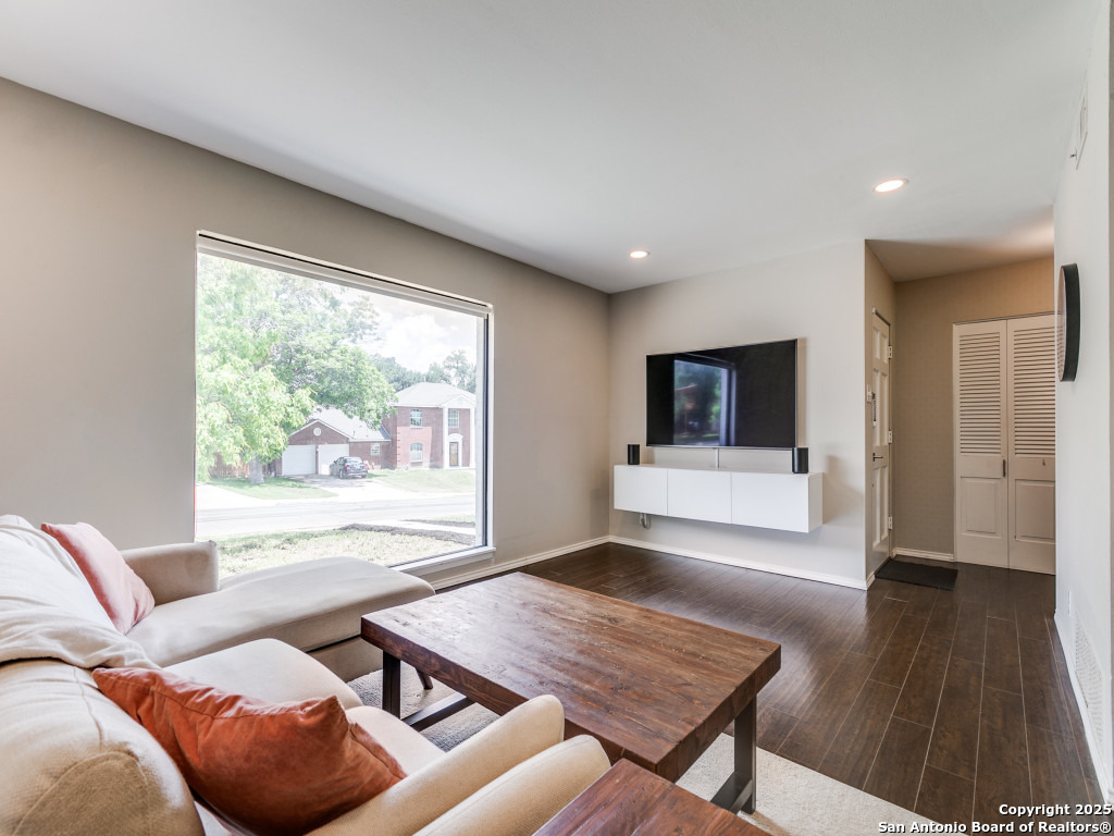 4010 Midvale
