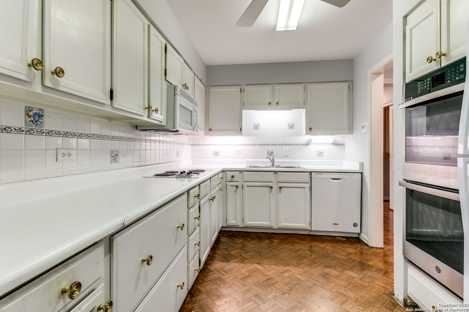 4001 N New Braunfels 202