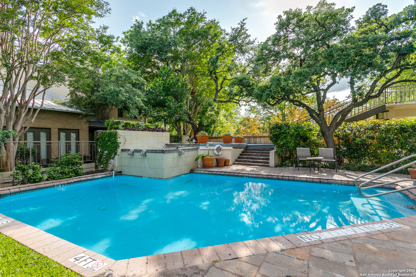 4001 N New Braunfels 202