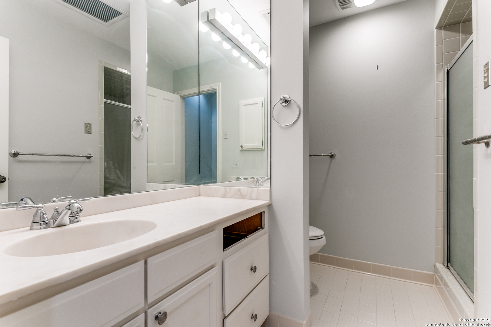 4001 N New Braunfels 202