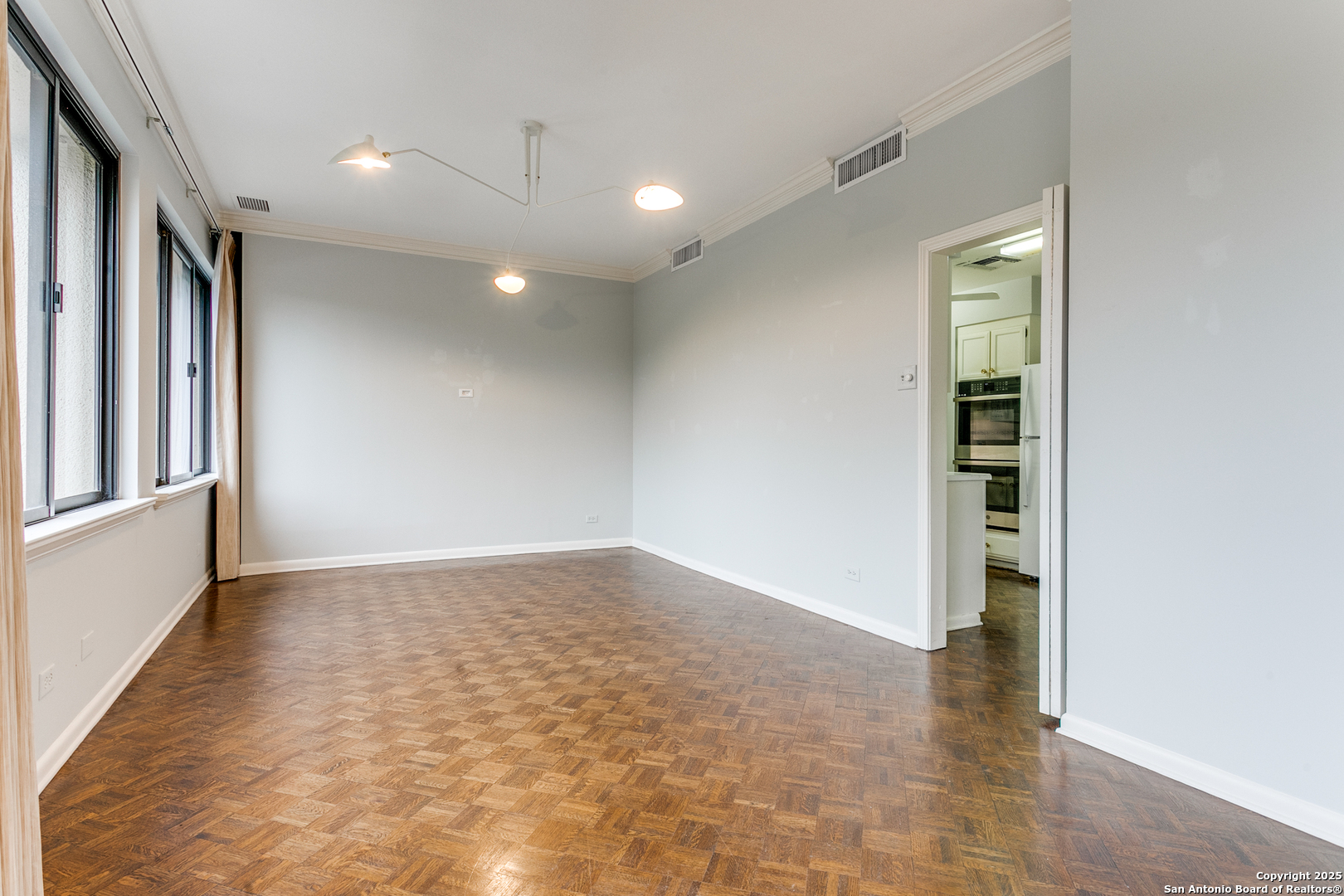 4001 N New Braunfels 202