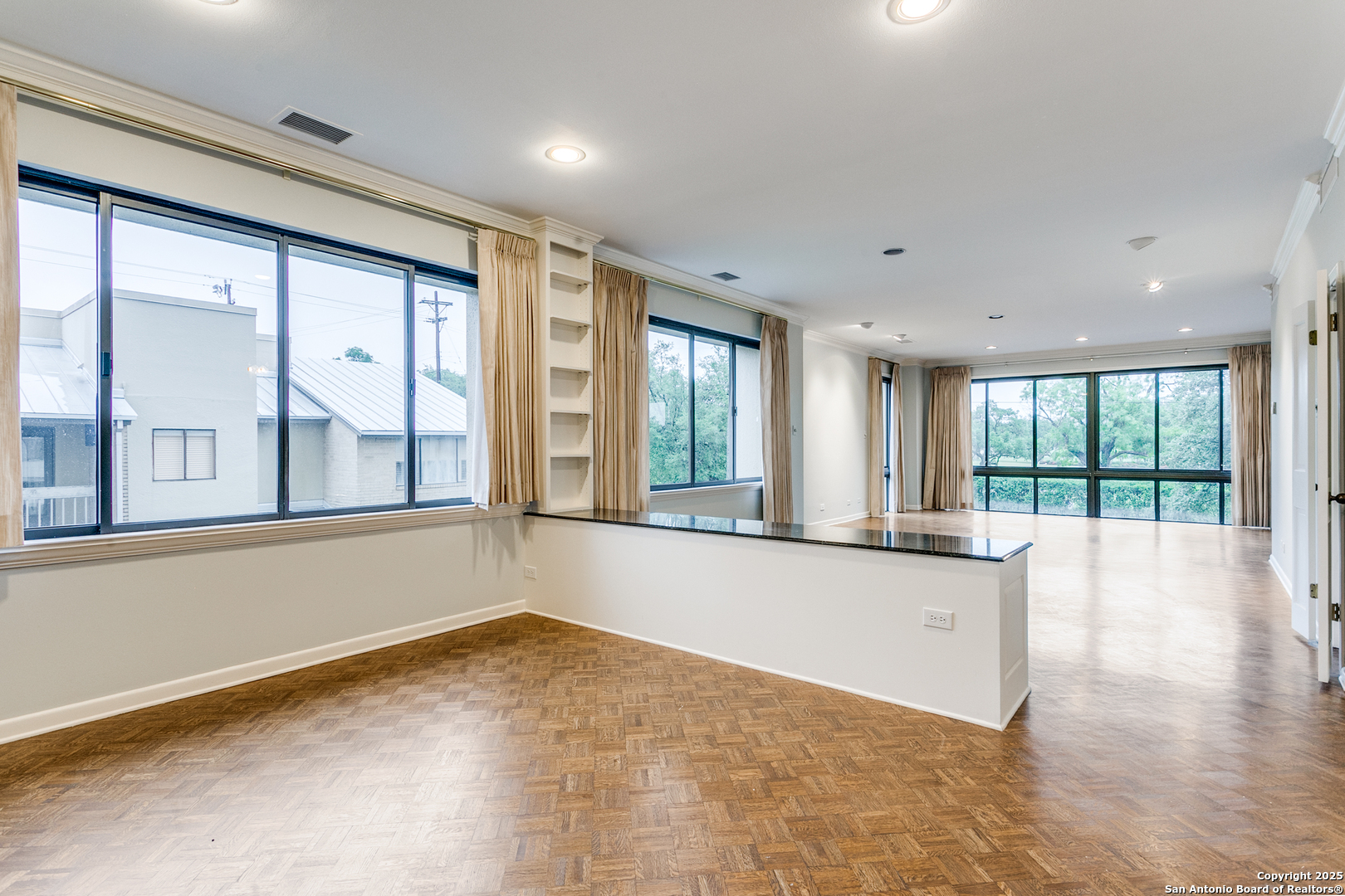 4001 N New Braunfels 202