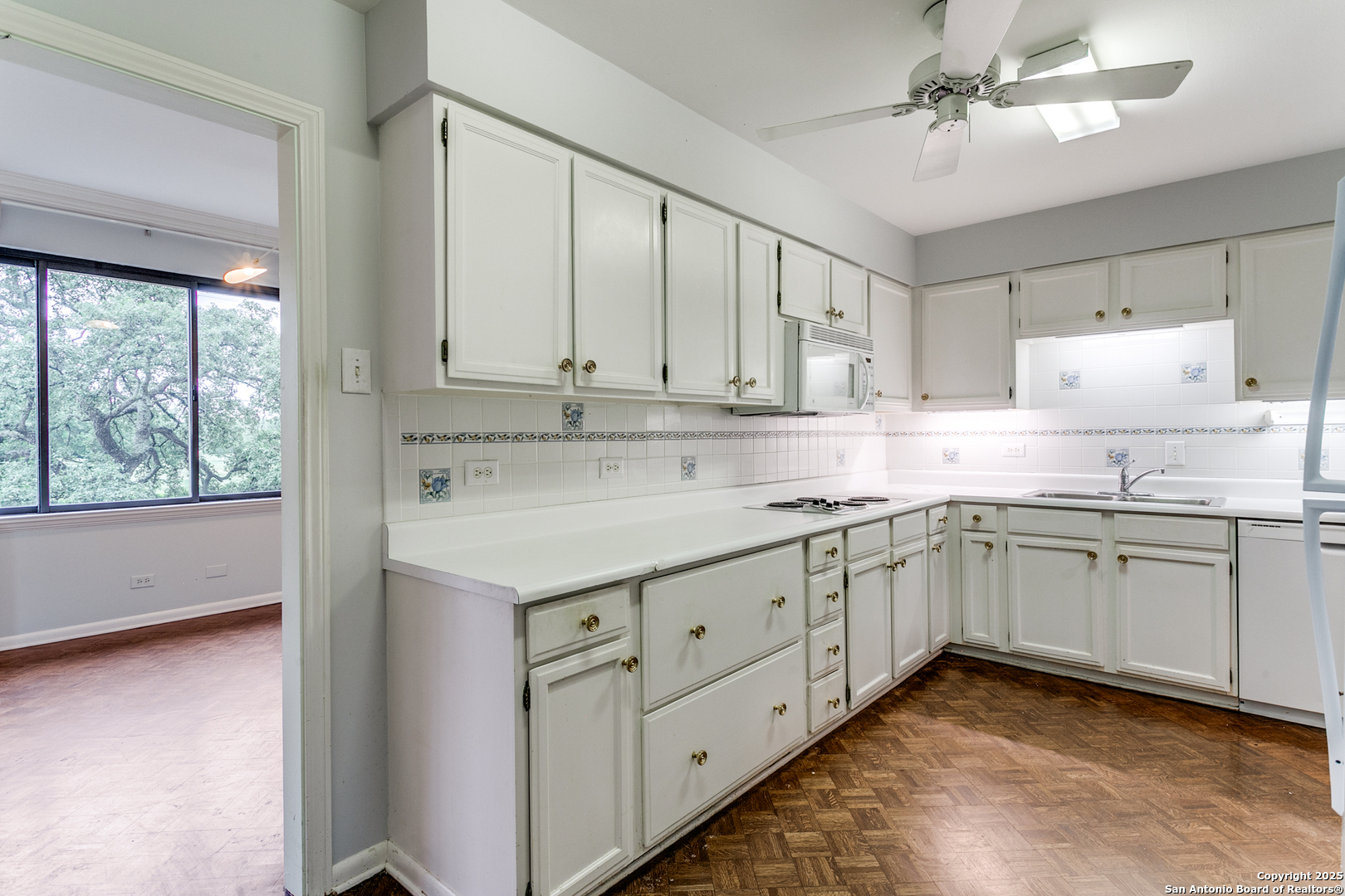 4001 N New Braunfels 202