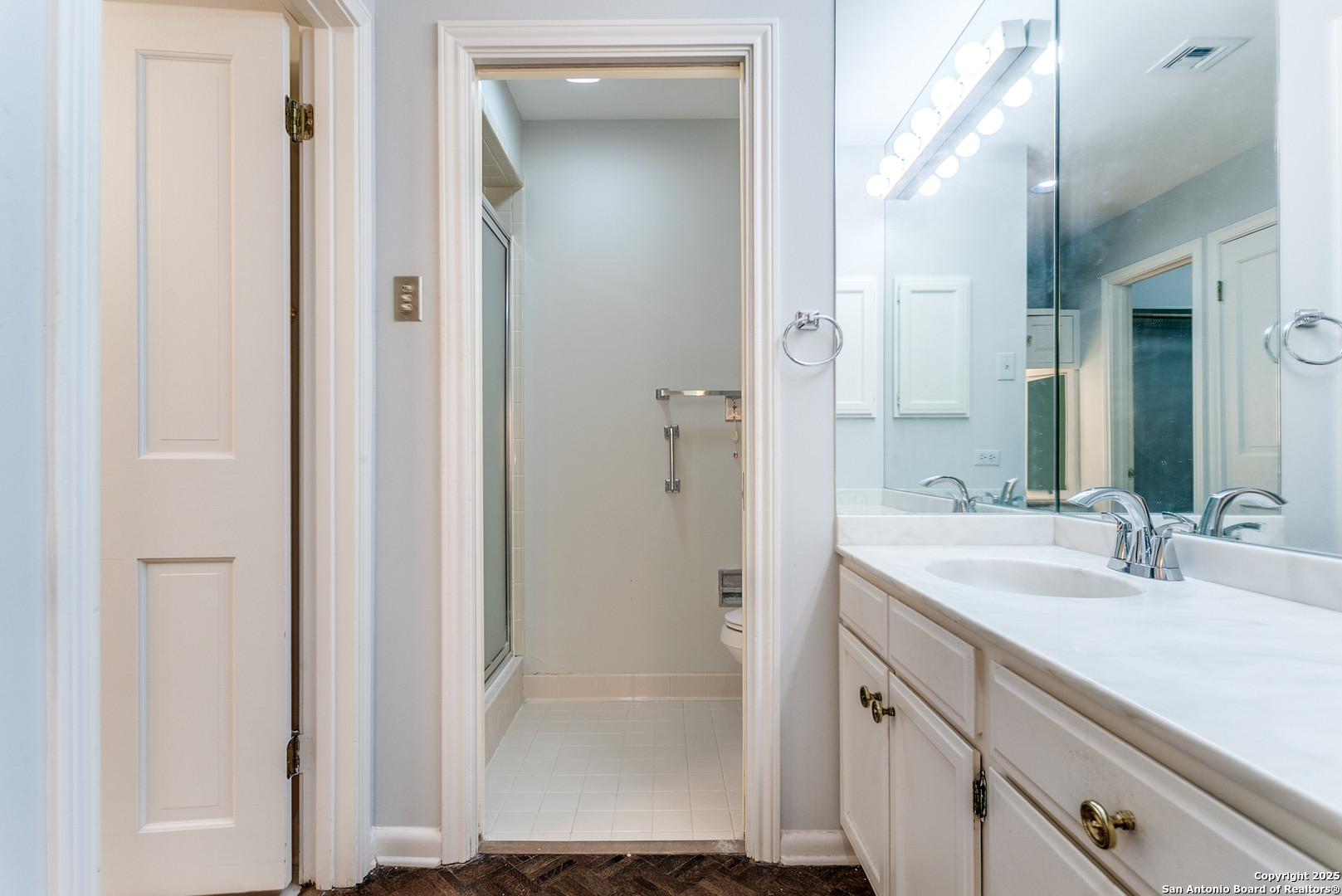 4001 N New Braunfels 202