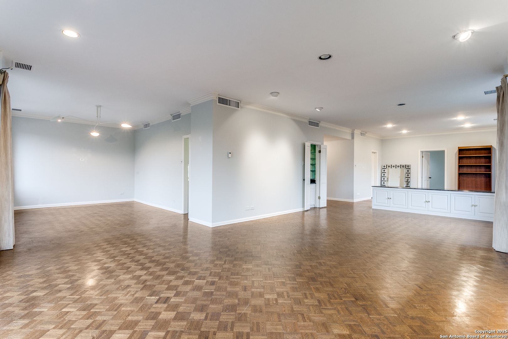 4001 N New Braunfels 202