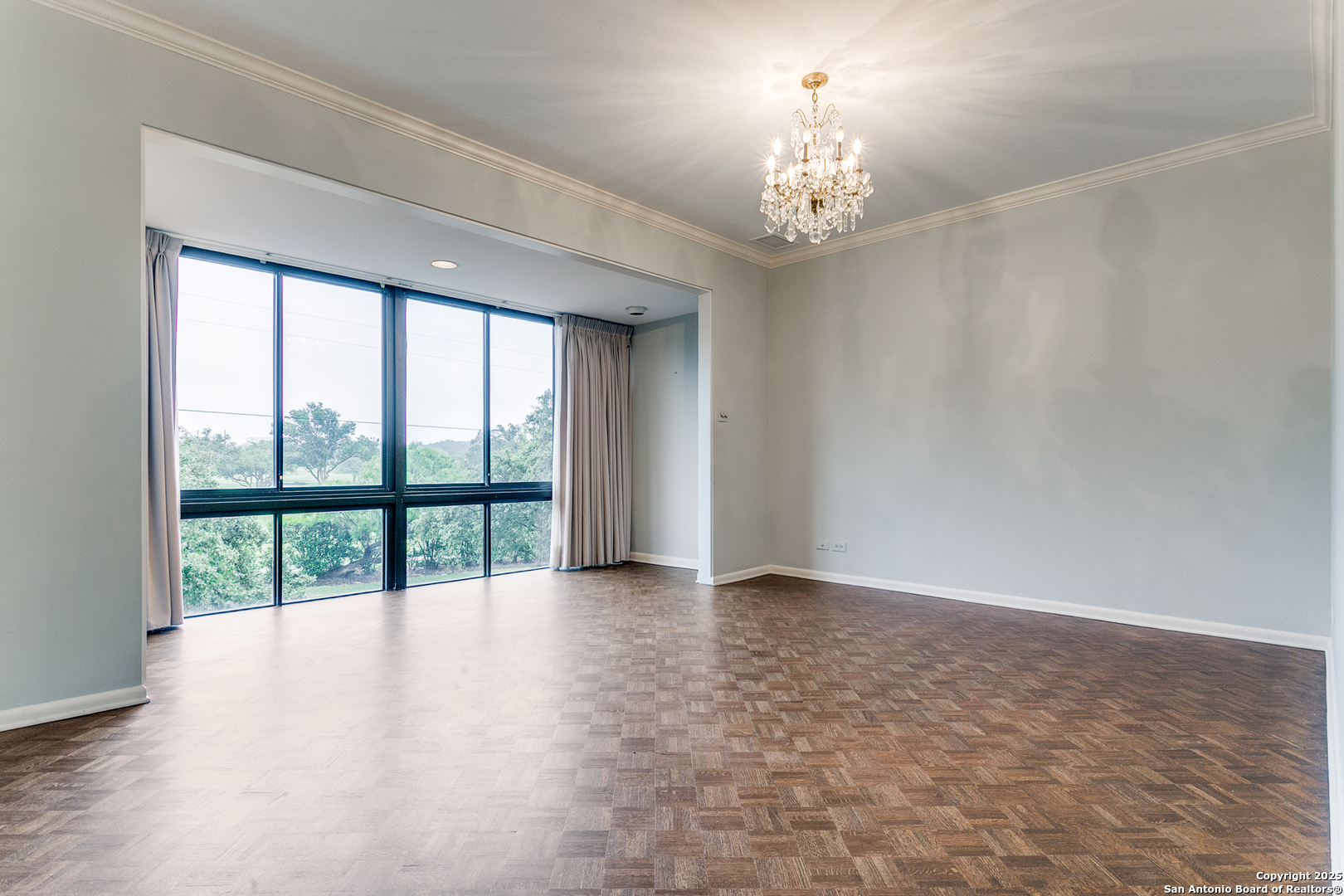 4001 N New Braunfels 202