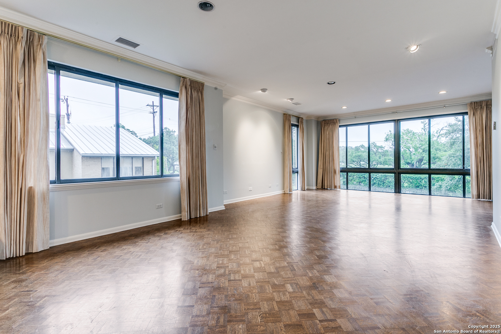 4001 N New Braunfels 202