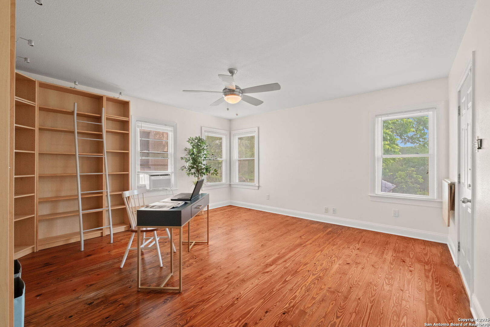 520 Pershing Ave