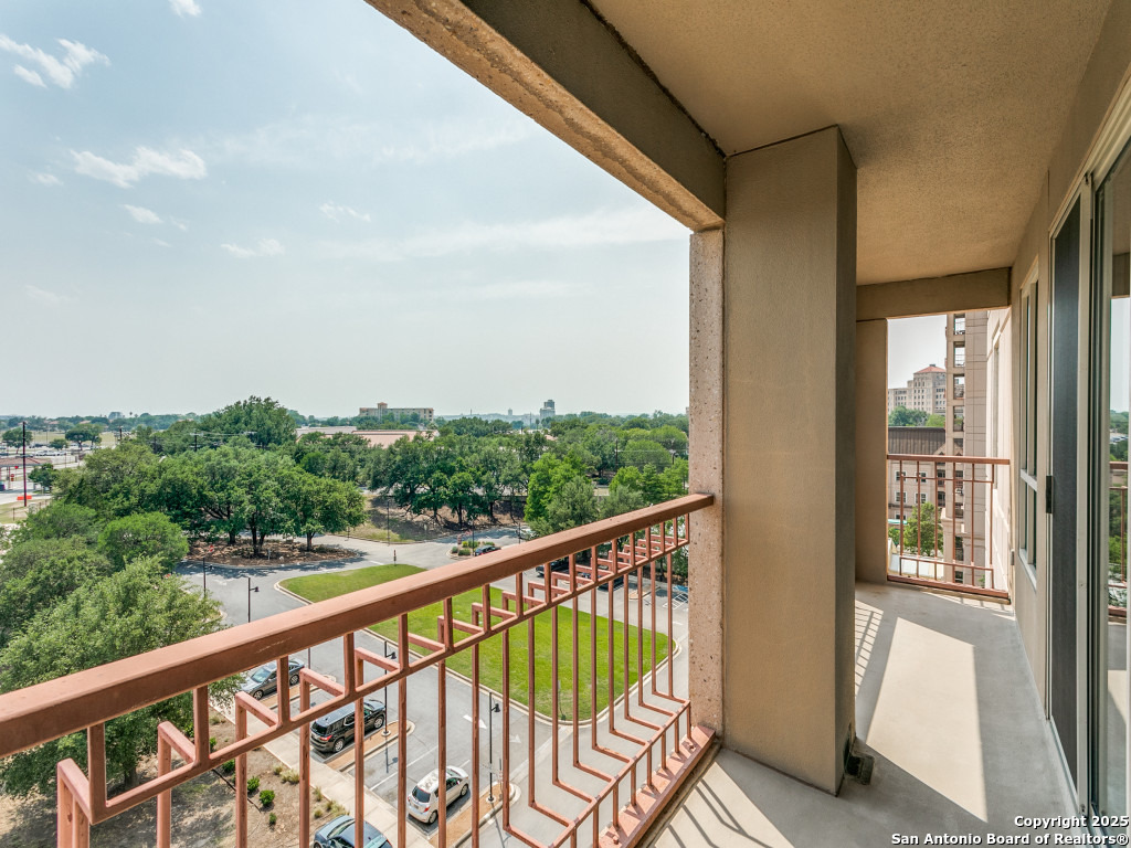 1 Towers Park Ln 612