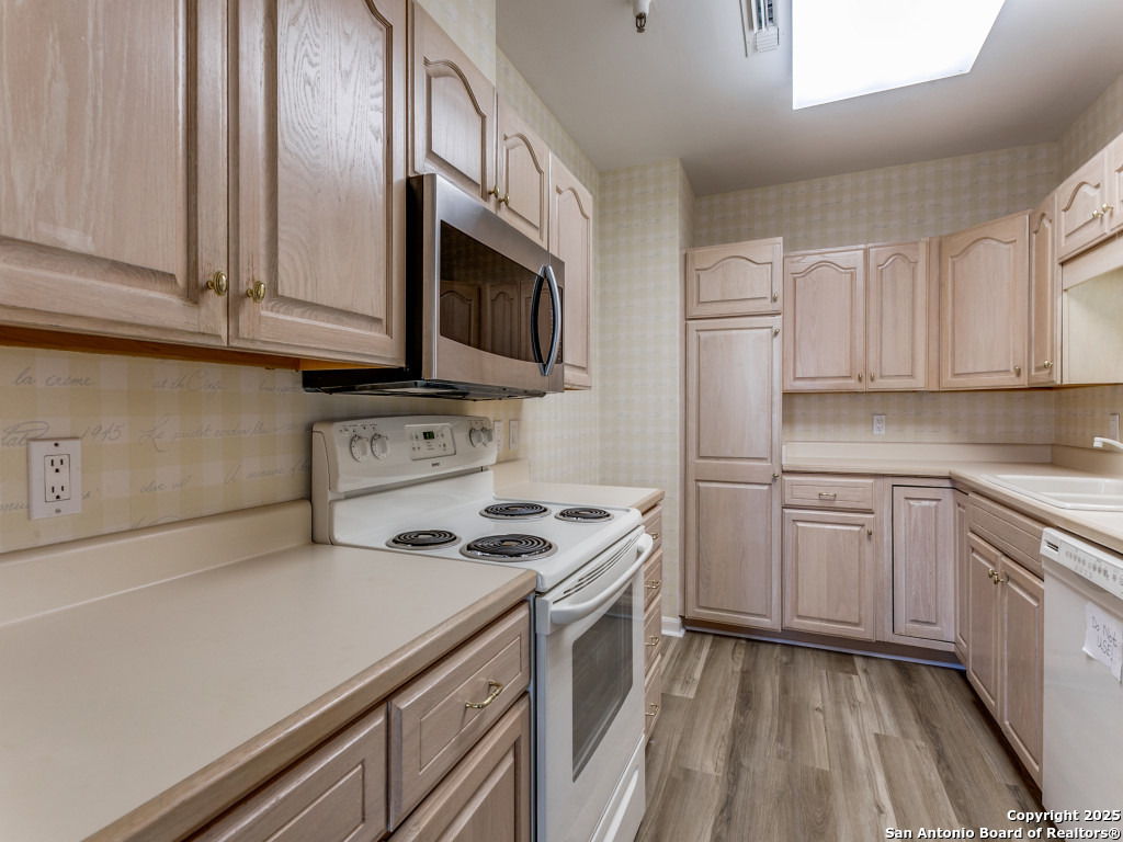 1 Towers Park Ln 612