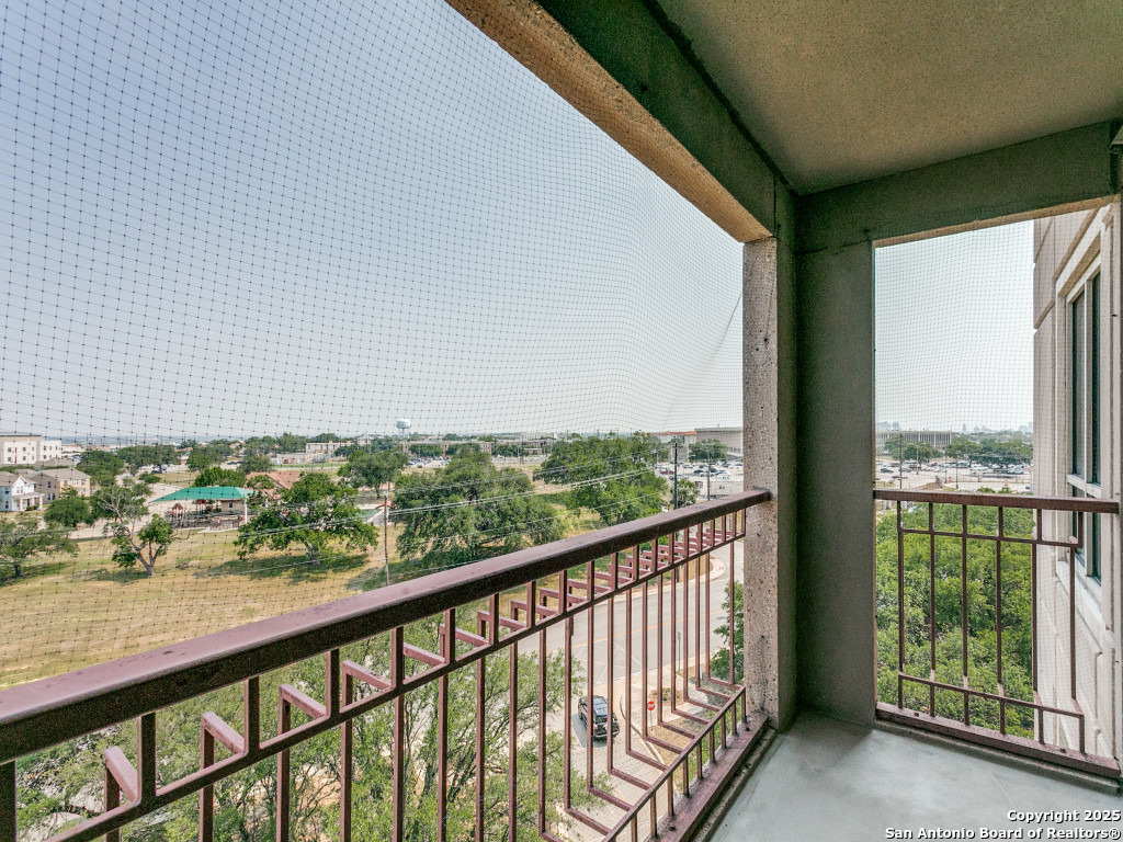 1 Towers Park Ln 612