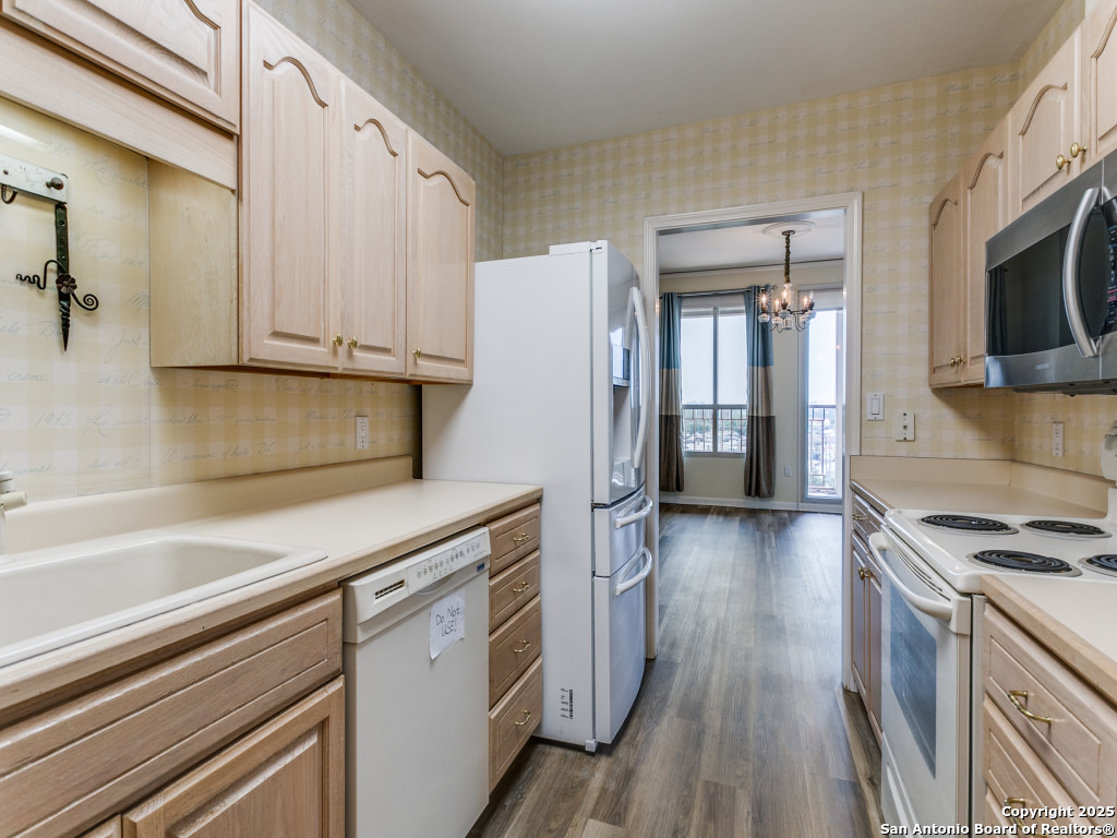 1 Towers Park Ln 612