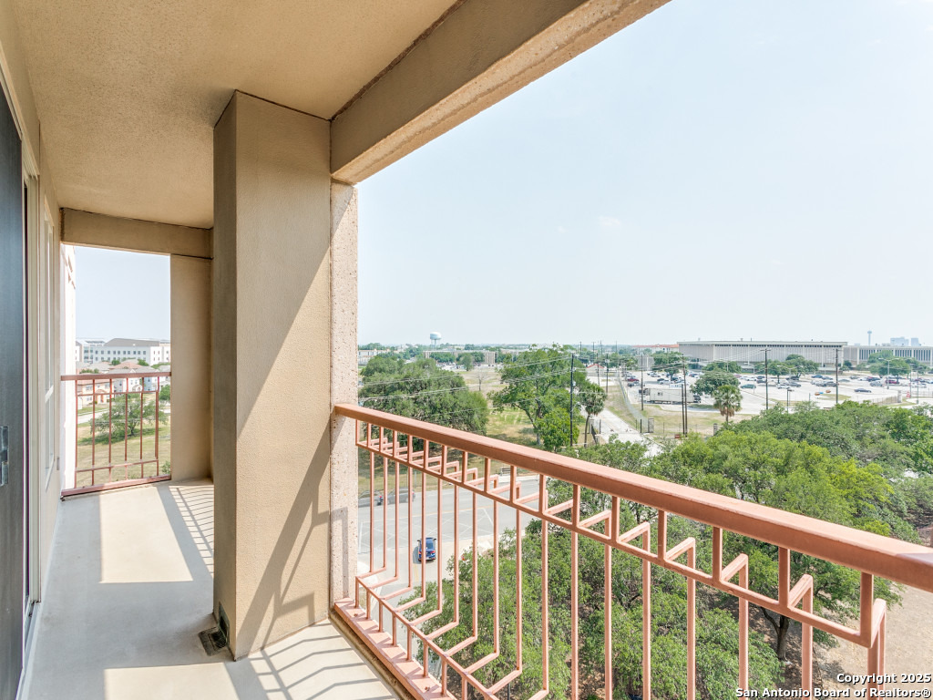 1 Towers Park Ln 612