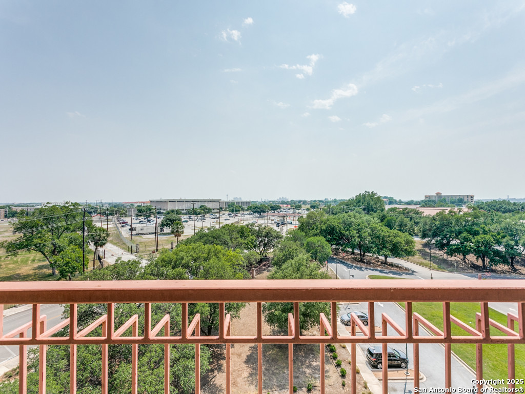 1 Towers Park Ln 612