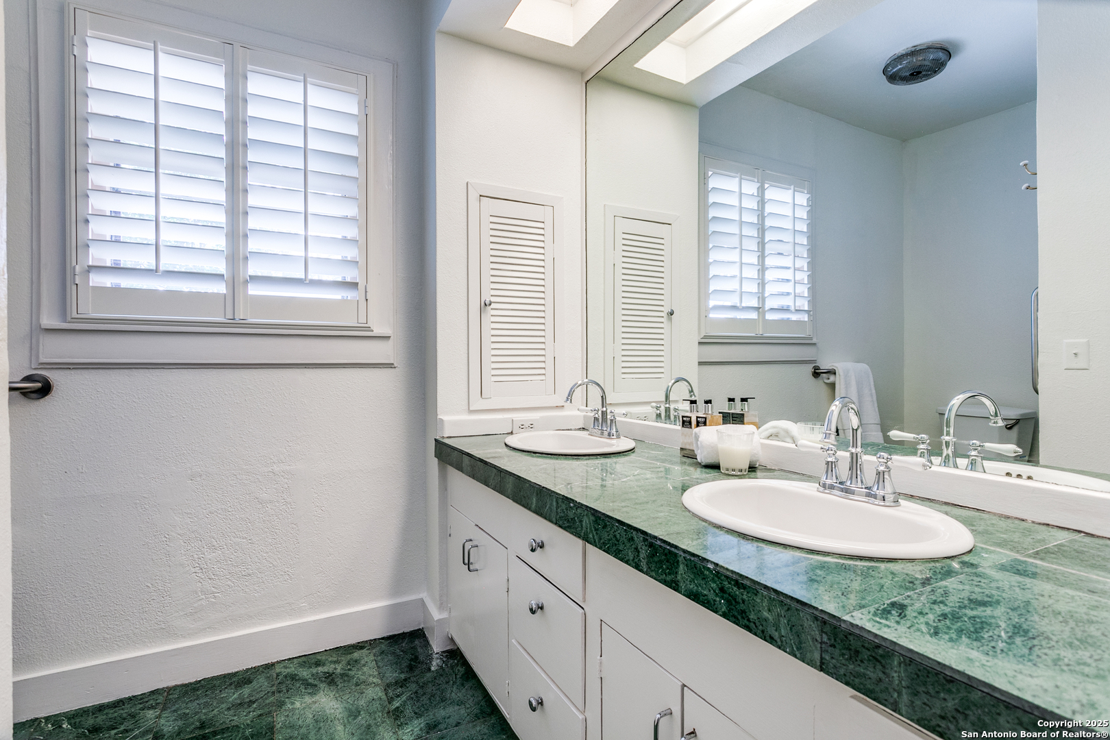 315 W Lullwood