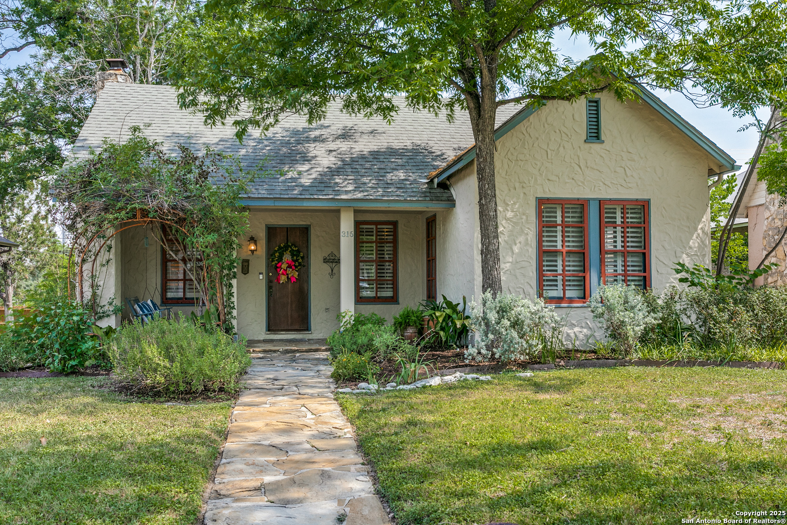 315 W Lullwood