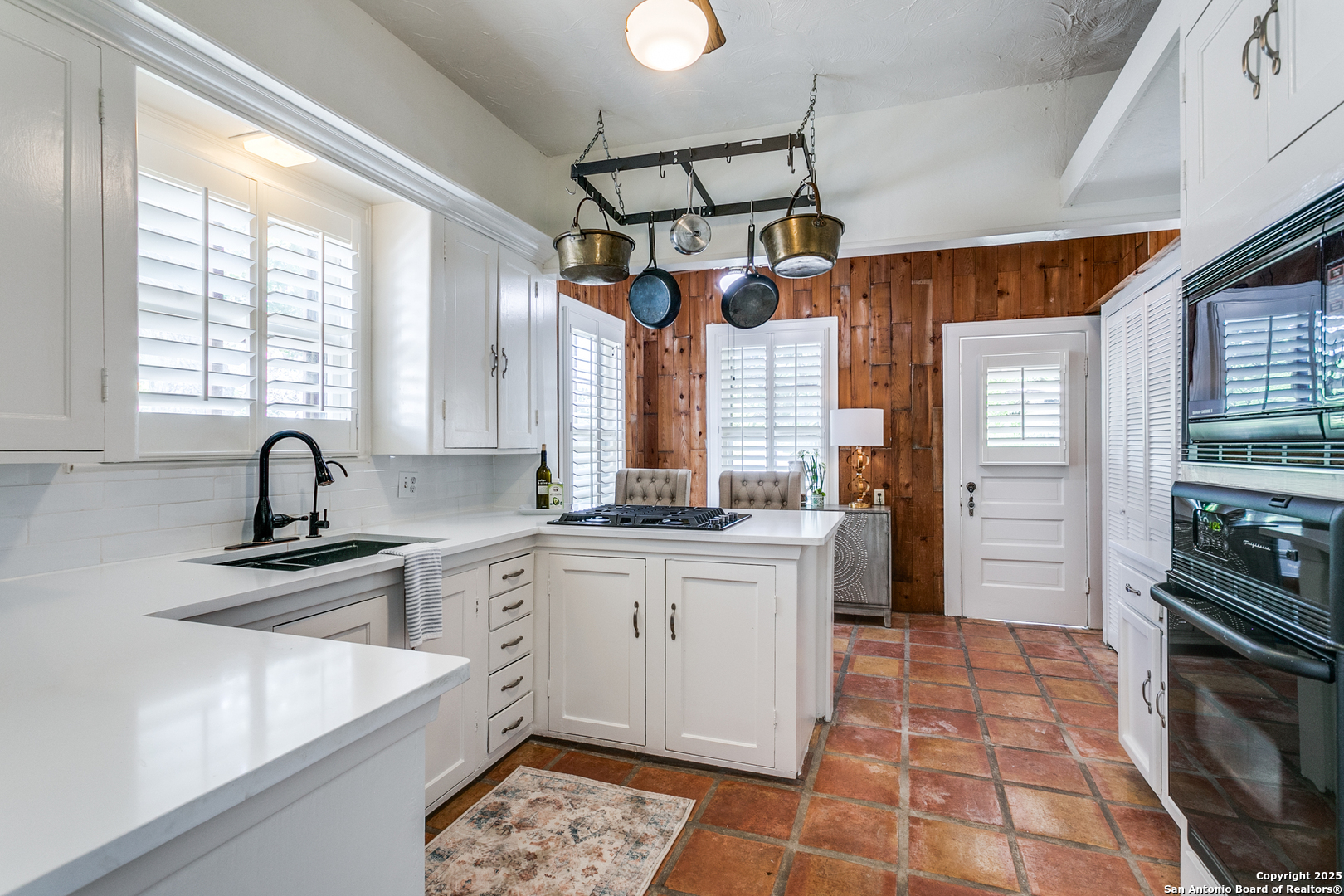 315 W Lullwood