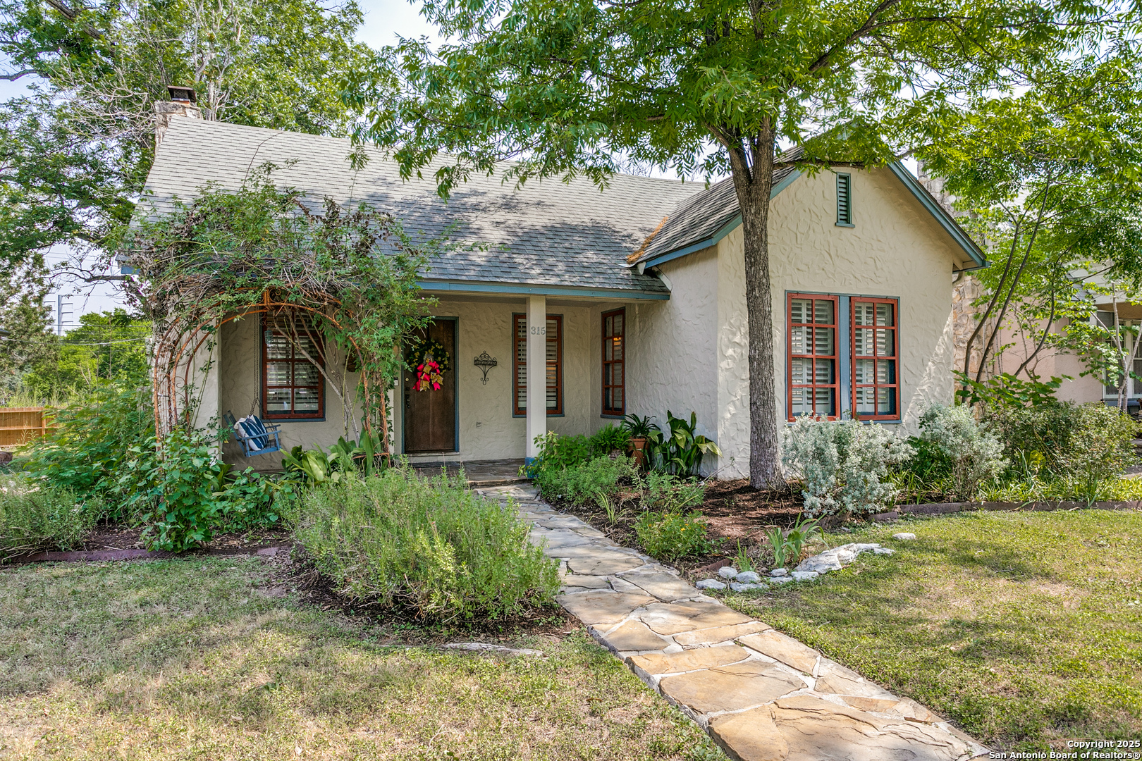 315 W Lullwood