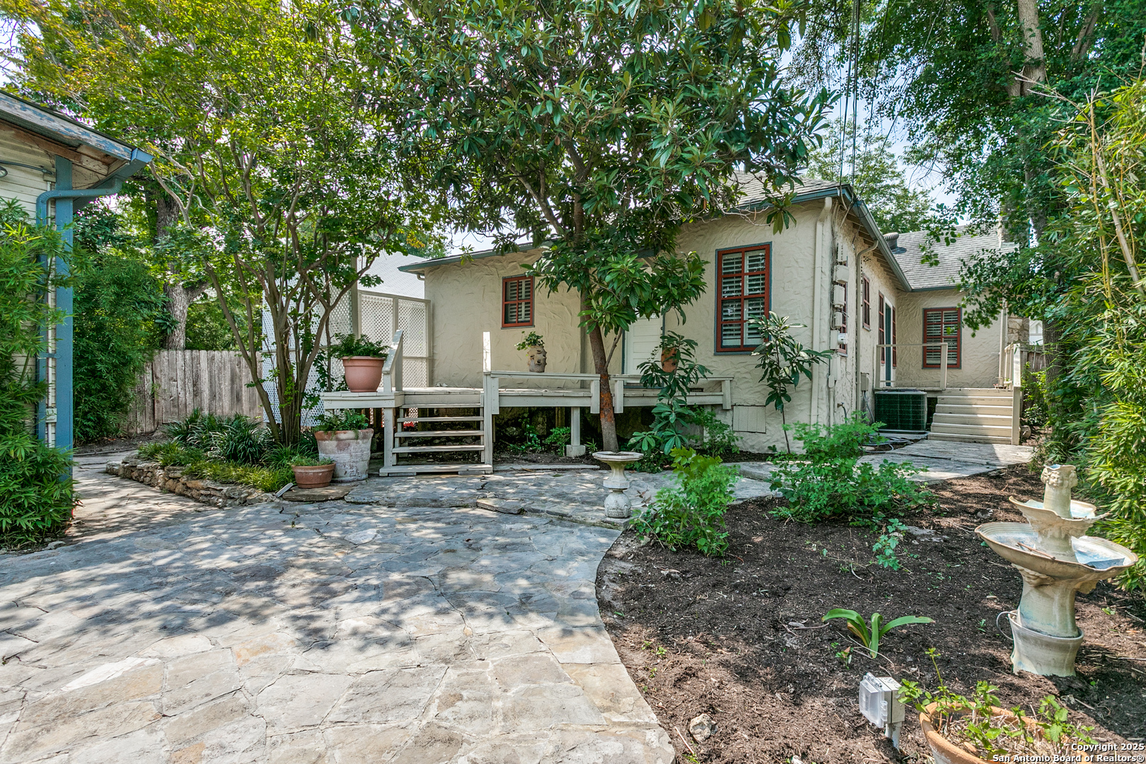 315 W Lullwood