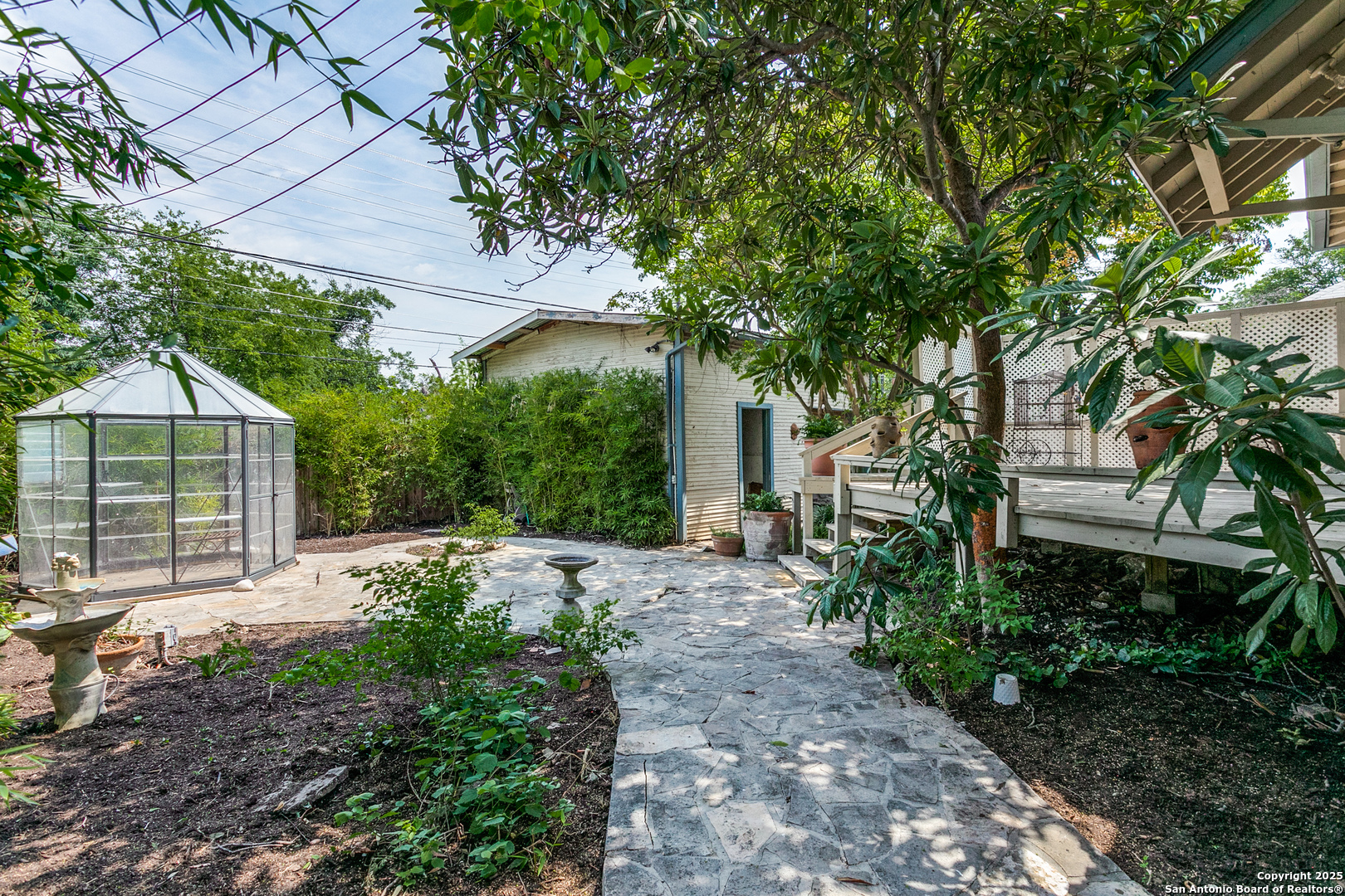 315 W Lullwood