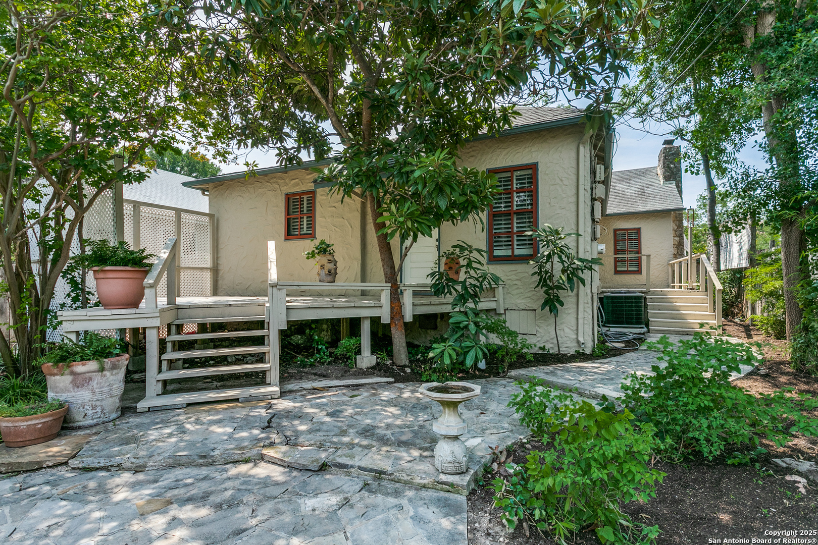 315 W Lullwood