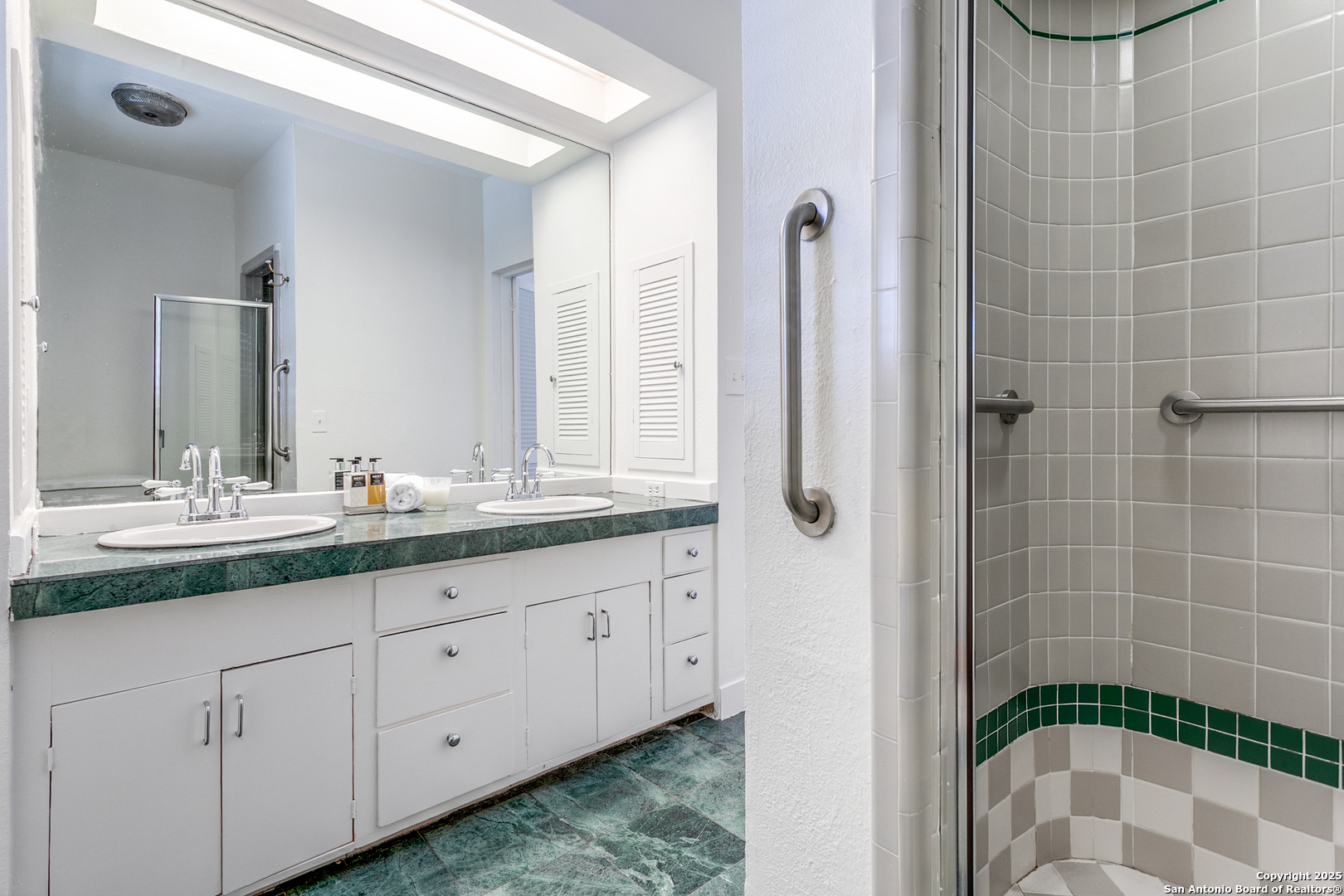 315 W Lullwood