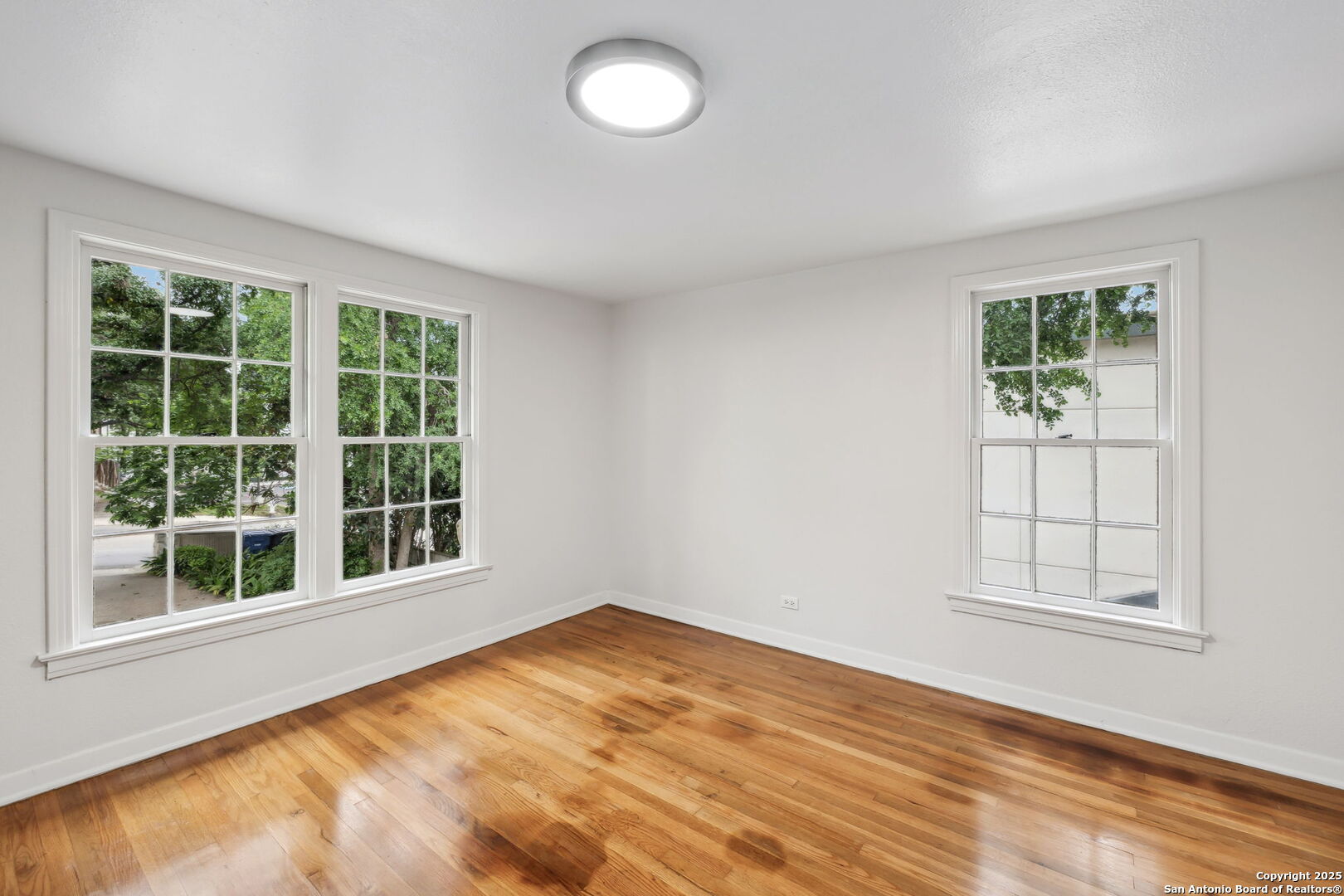 113 E Sunset